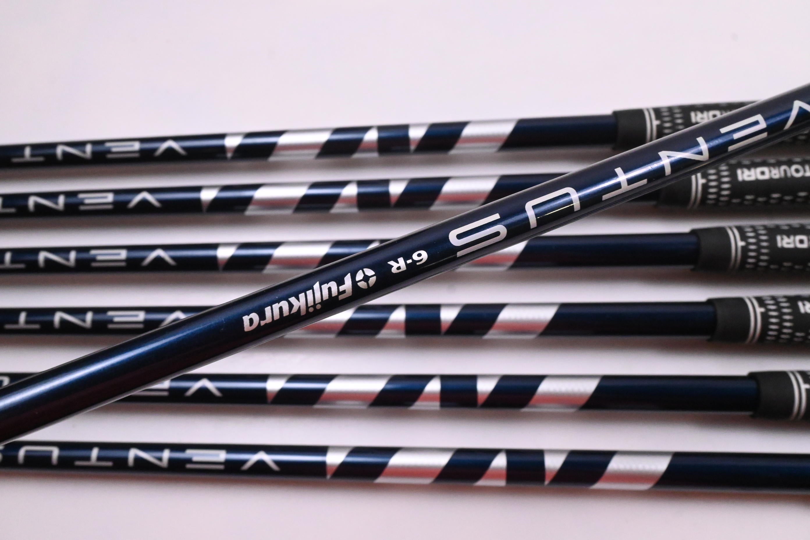 Taylormade SIM2 Max Irons / 5-PW+SW / Regular Flex Fujikura Ventus Blue 6 Shafts