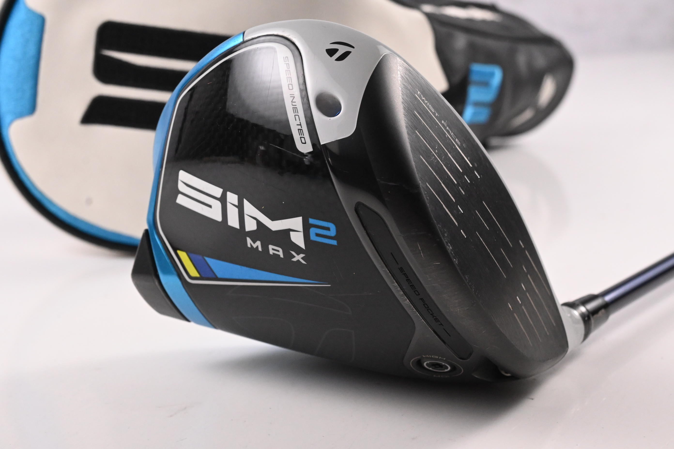 Taylormade SIM2 Max Driver / 10.5 Degree / Regular Flex Fujikura Ventus Blue 5