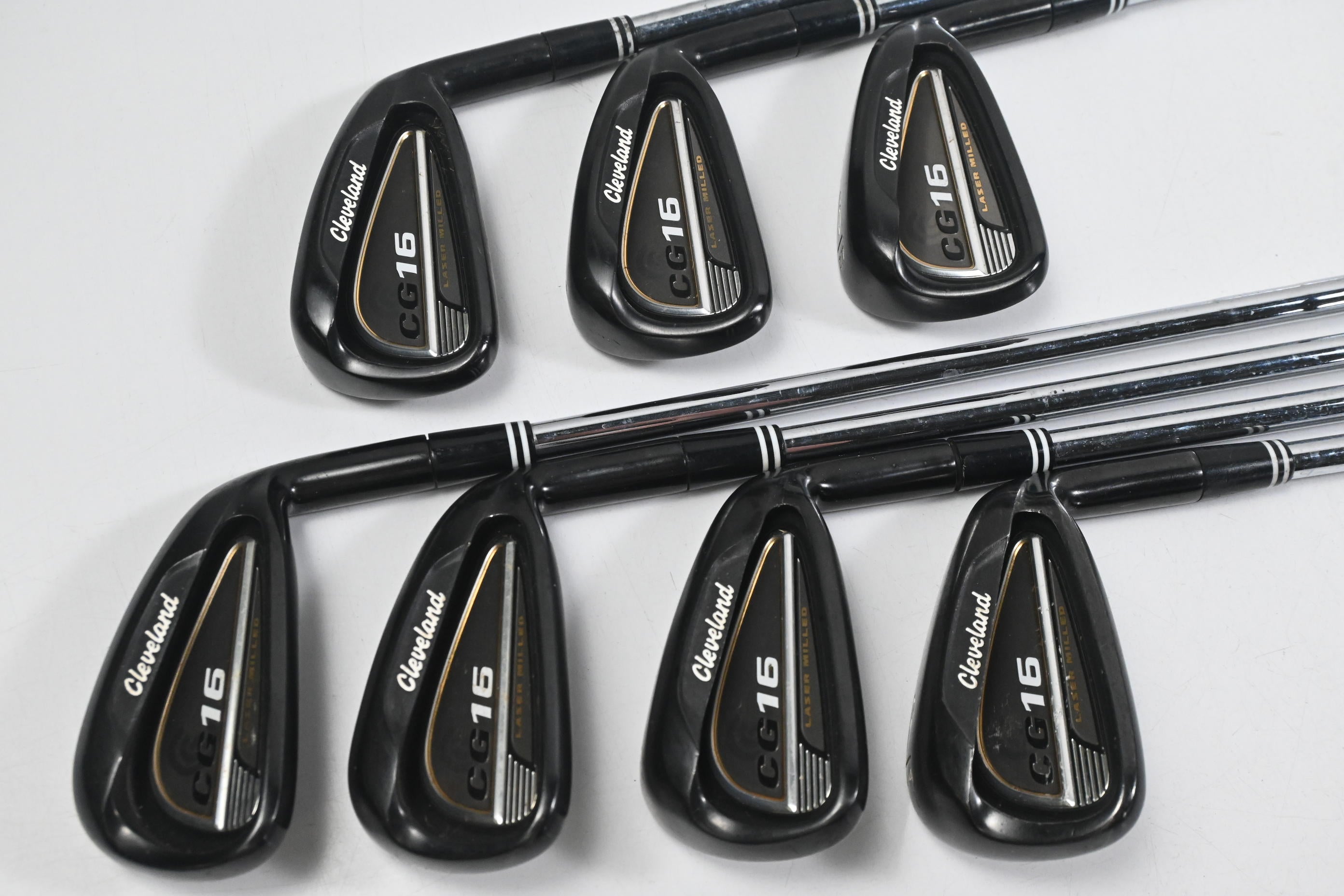Cleveland CG16 Black Pearl Irons / 4-PW / Regular Flex Traction 85 Shafts