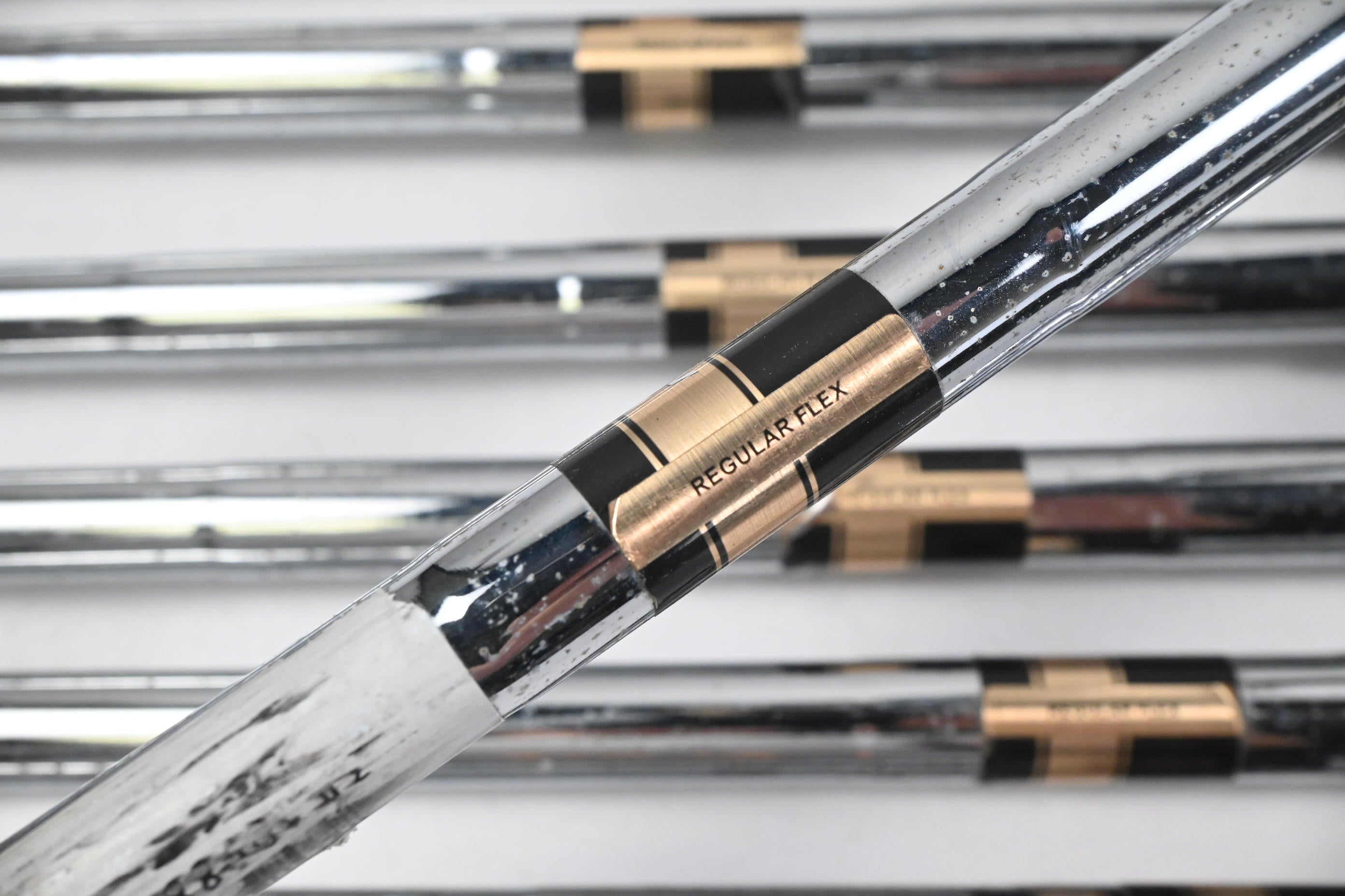 Cleveland CG16 Black Pearl Irons / 4-PW / Regular Flex Traction 85 Shafts