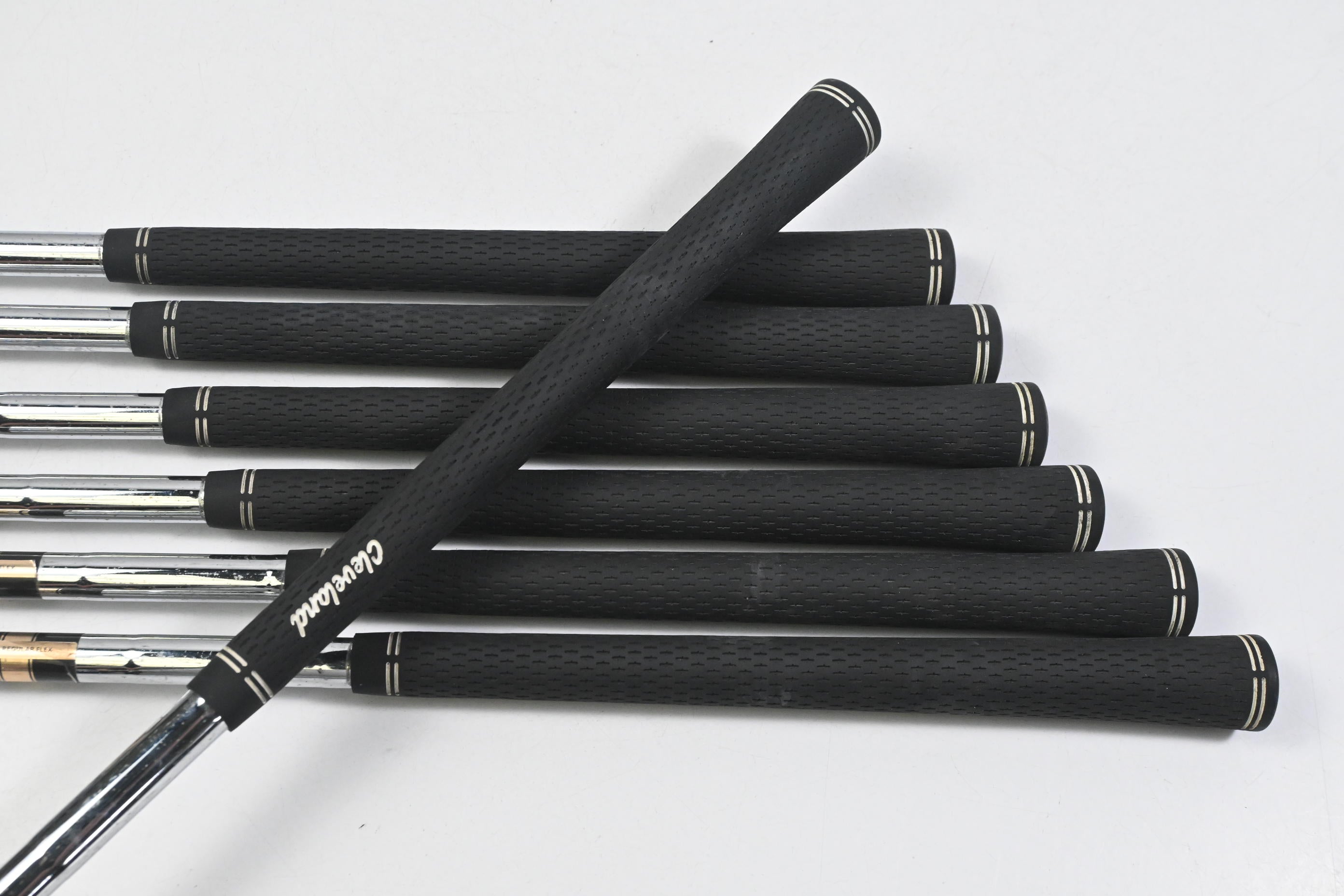 Cleveland CG16 Black Pearl Irons / 4-PW / Regular Flex Traction 85 Shafts
