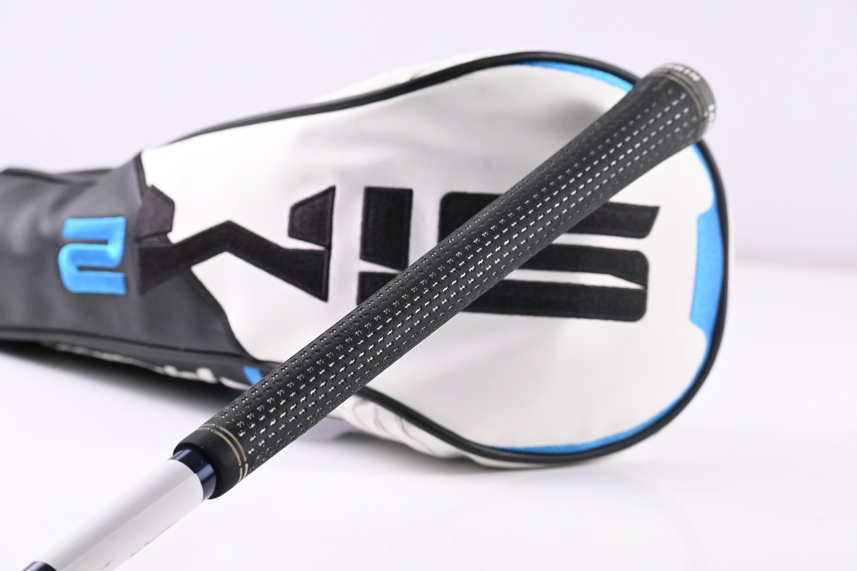 Taylormade SIM2 Driver / 10.5 Degree / Regular Flex Fujikura Ventus Blue 5 Shaft
