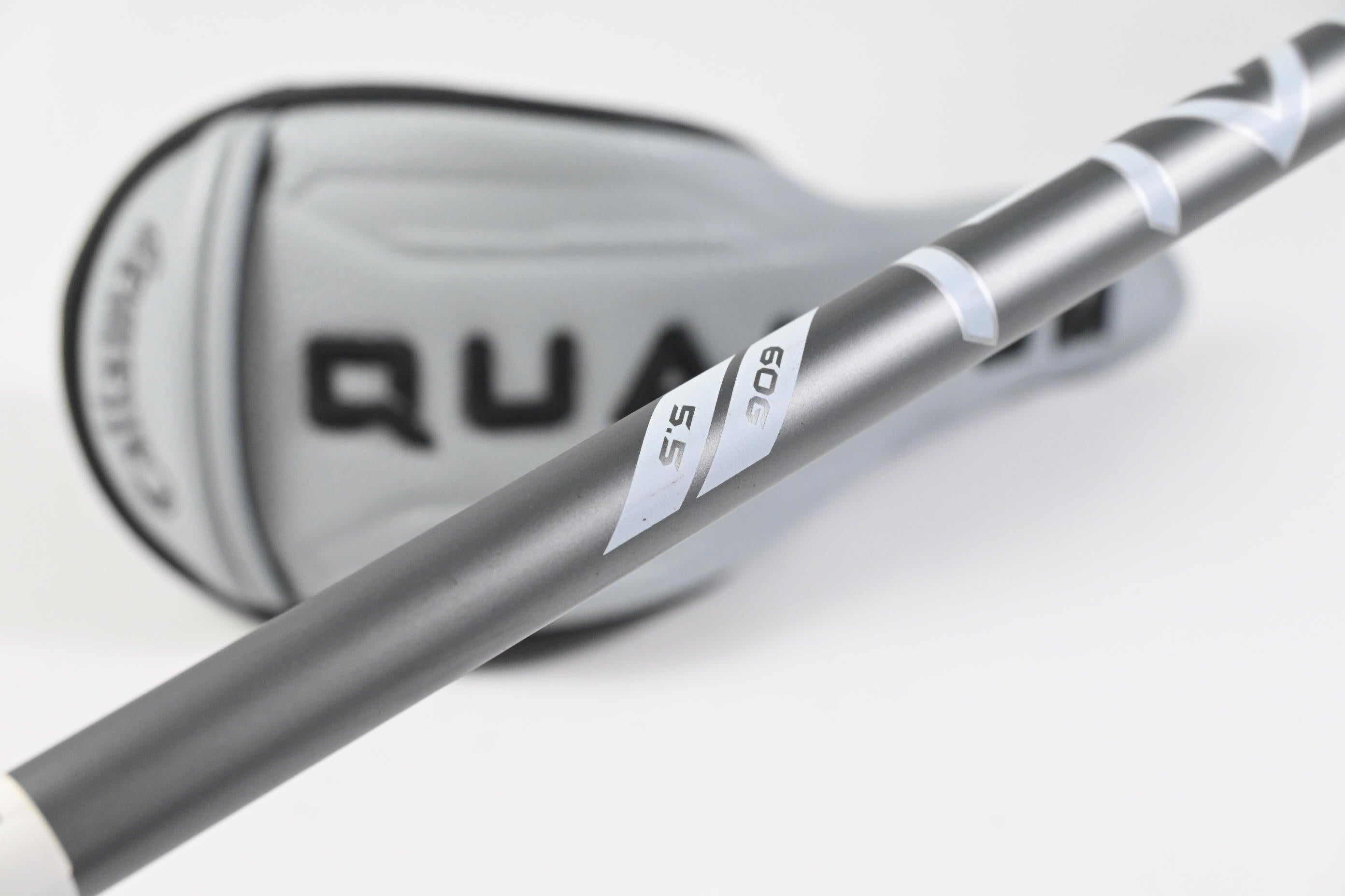 Callaway Quantum Max OS #4 Hybrid / 20 Degree / Regular Flex Denali Frost White
