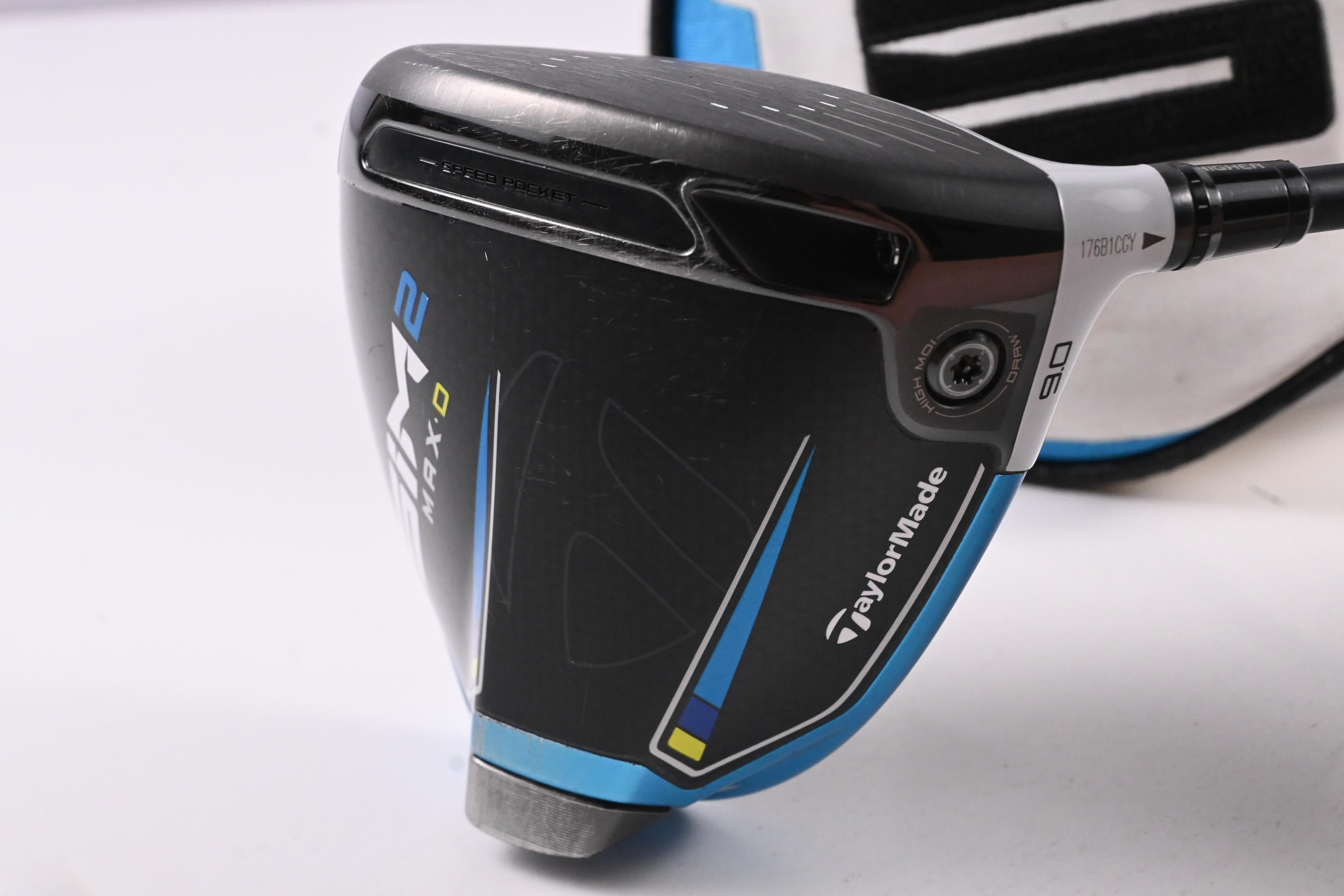 Taylormade SIM2 Max D Driver / 9 Degree / Stiff Flex Kai'li Dark Waves White 60