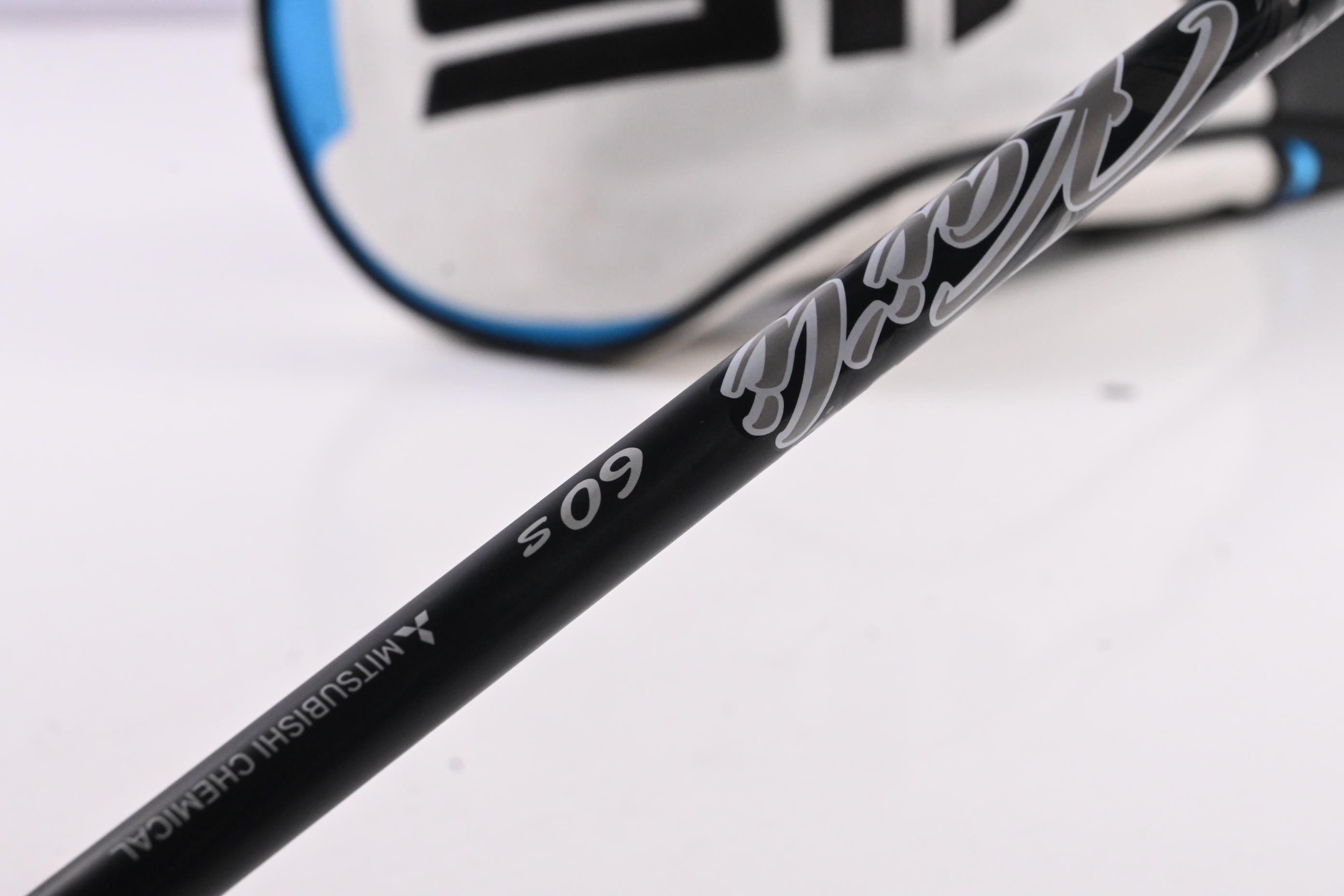 Taylormade SIM2 Max D Driver / 9 Degree / Stiff Flex Kai'li Dark Waves White 60