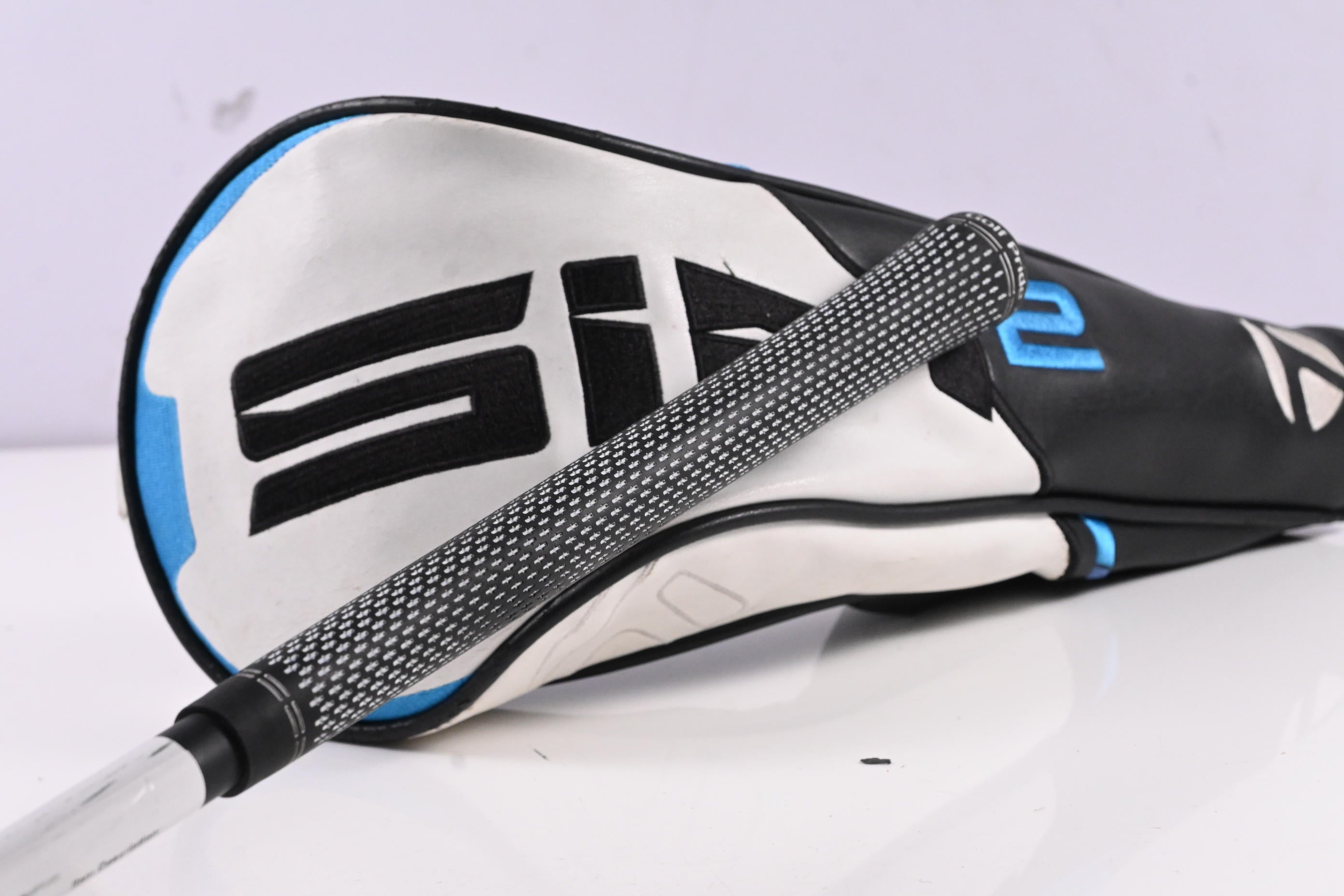 Taylormade SIM2 Max D Driver / 9 Degree / Stiff Flex Kai'li Dark Waves White 60