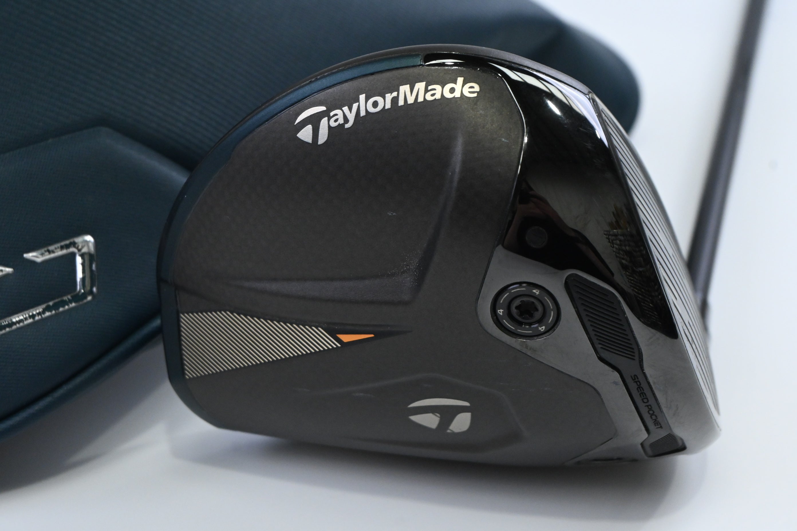 Taylormade Qi4D Driver / 9 Degree / Regular Flex Reax Blue 60 Shaft