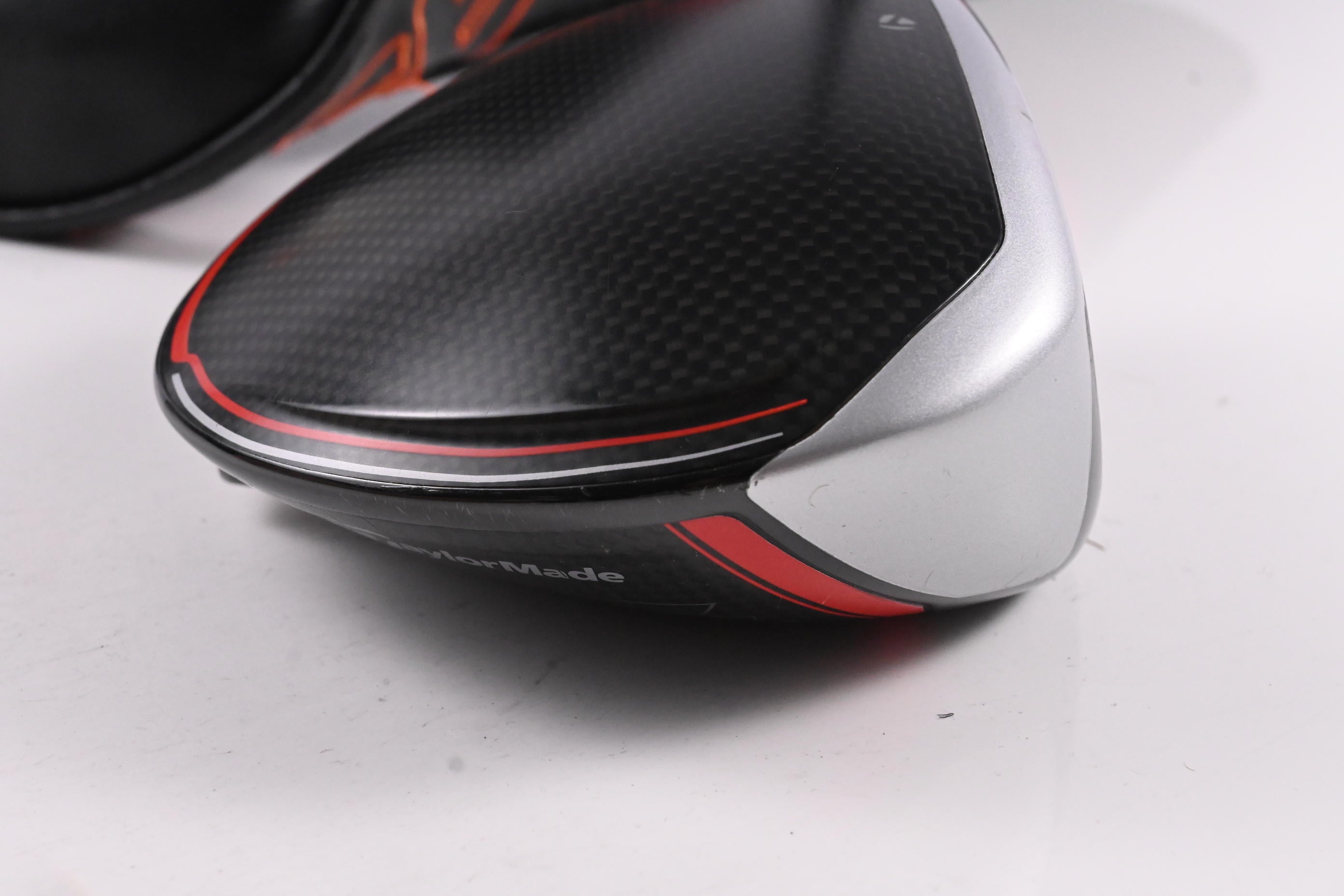 Taylormade M6 Driver / 10.5 Degree / Regular Flex Fujikura Atmos Orange 5 Shaft