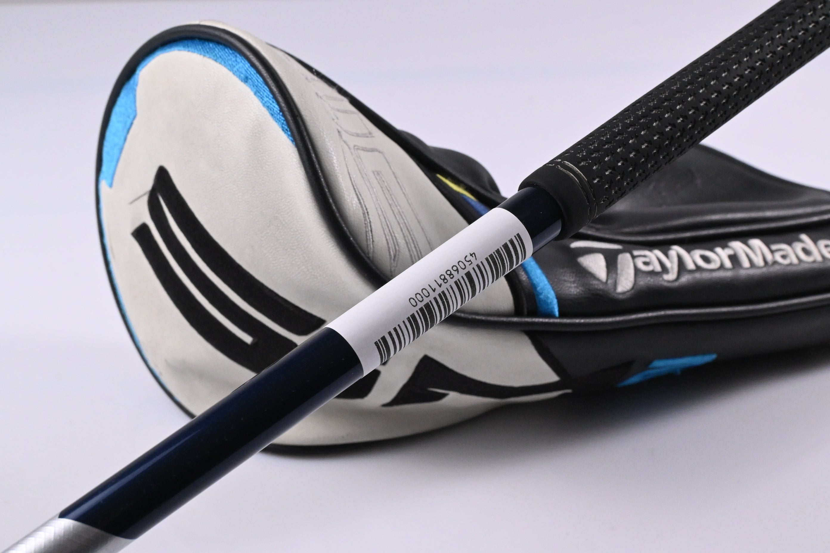 Taylormade SIM2 Max Driver / 10.5 Degree / Regular Flex Ventus Blue 5 Shaft