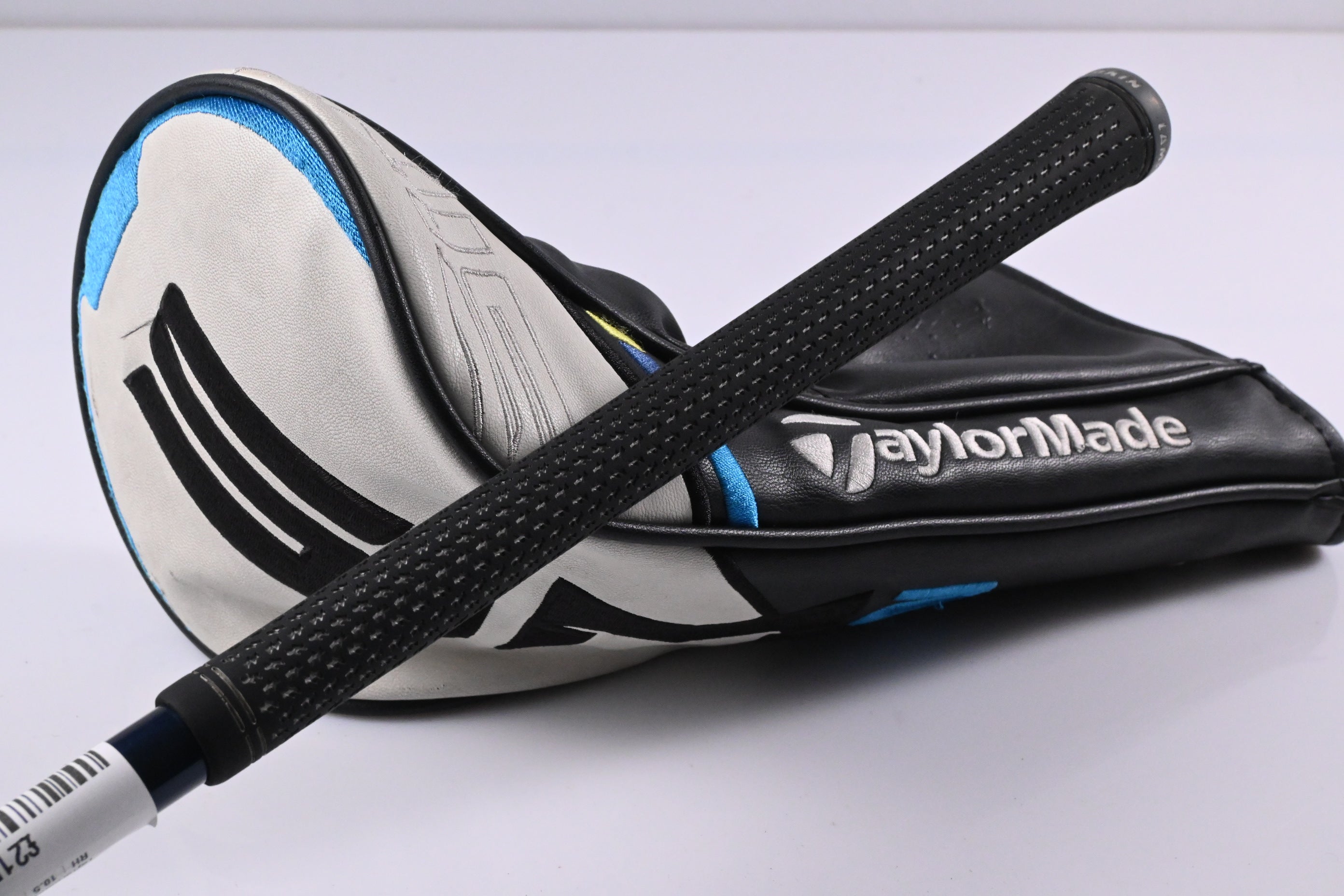 Taylormade SIM2 Max Driver / 10.5 Degree / Regular Flex Ventus Blue 5 Shaft