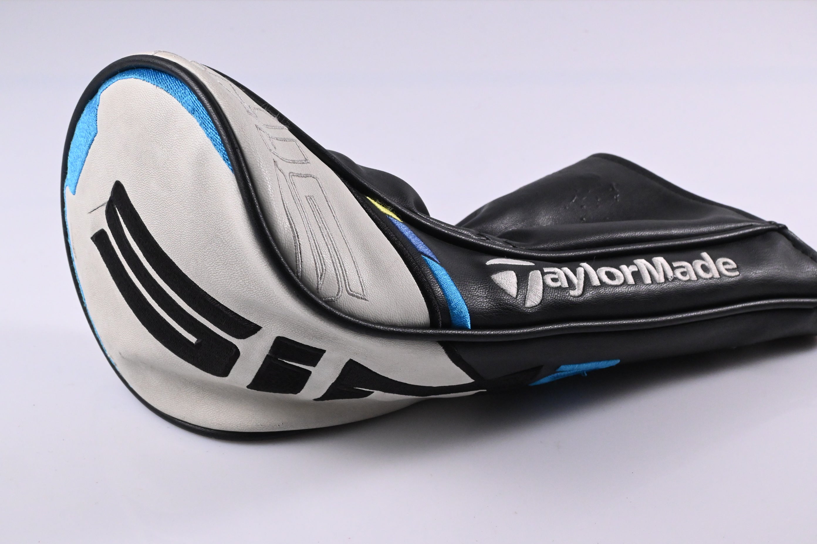 Taylormade SIM2 Max Driver / 10.5 Degree / Regular Flex Ventus Blue 5 Shaft