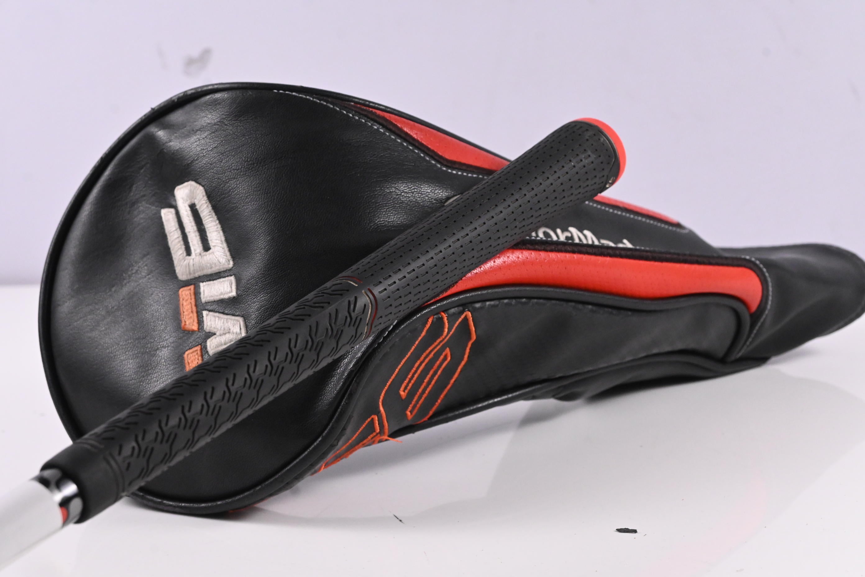 Taylormade M6 Driver / 10.5 Degree / Regular Flex Fujikura Atmos Orange 5 Shaft