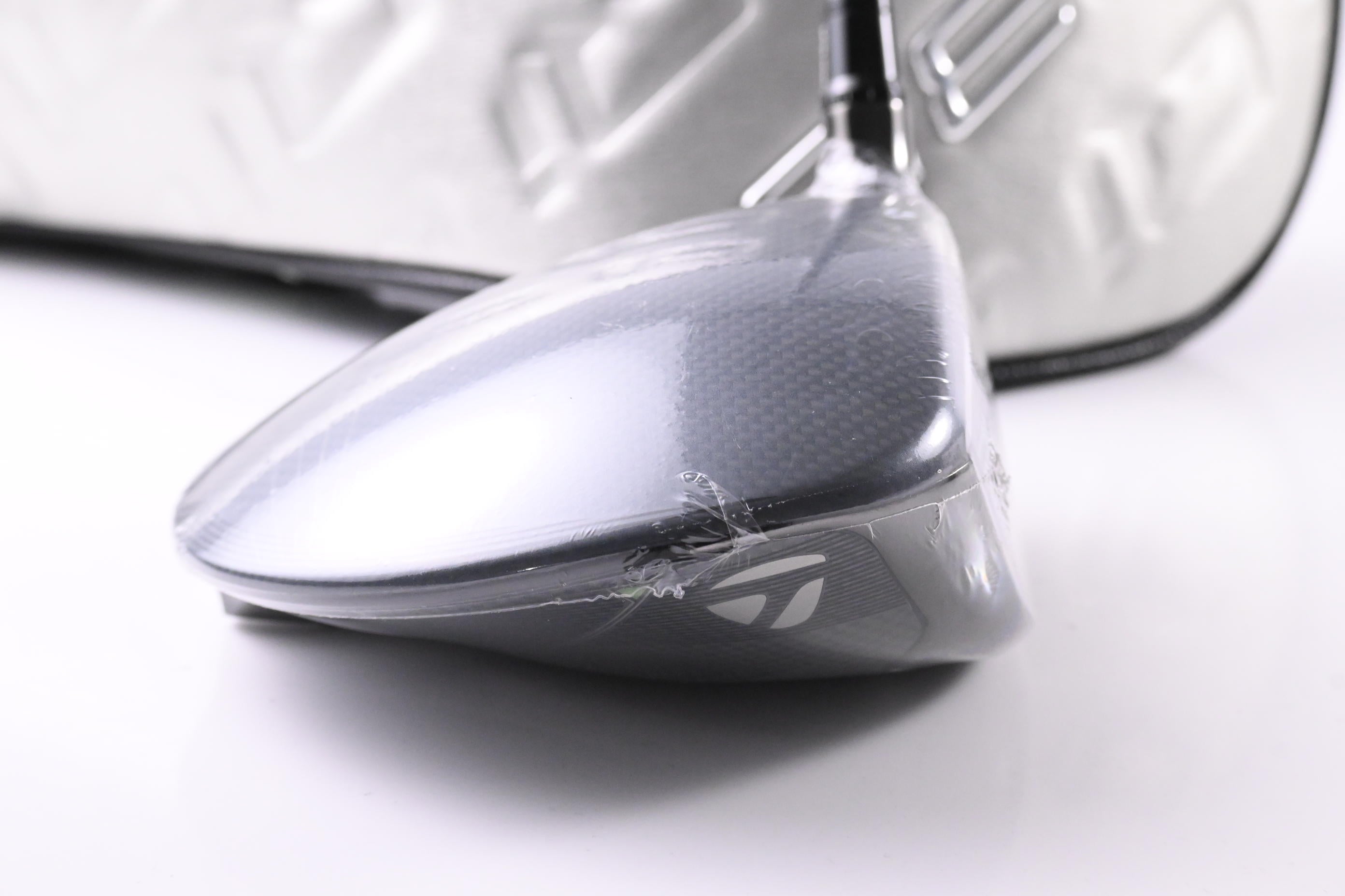 Taylormade Qi35 Driver / 10.5 Degree / Regular Flex Fujikura Ventus Blue 5 Shaft