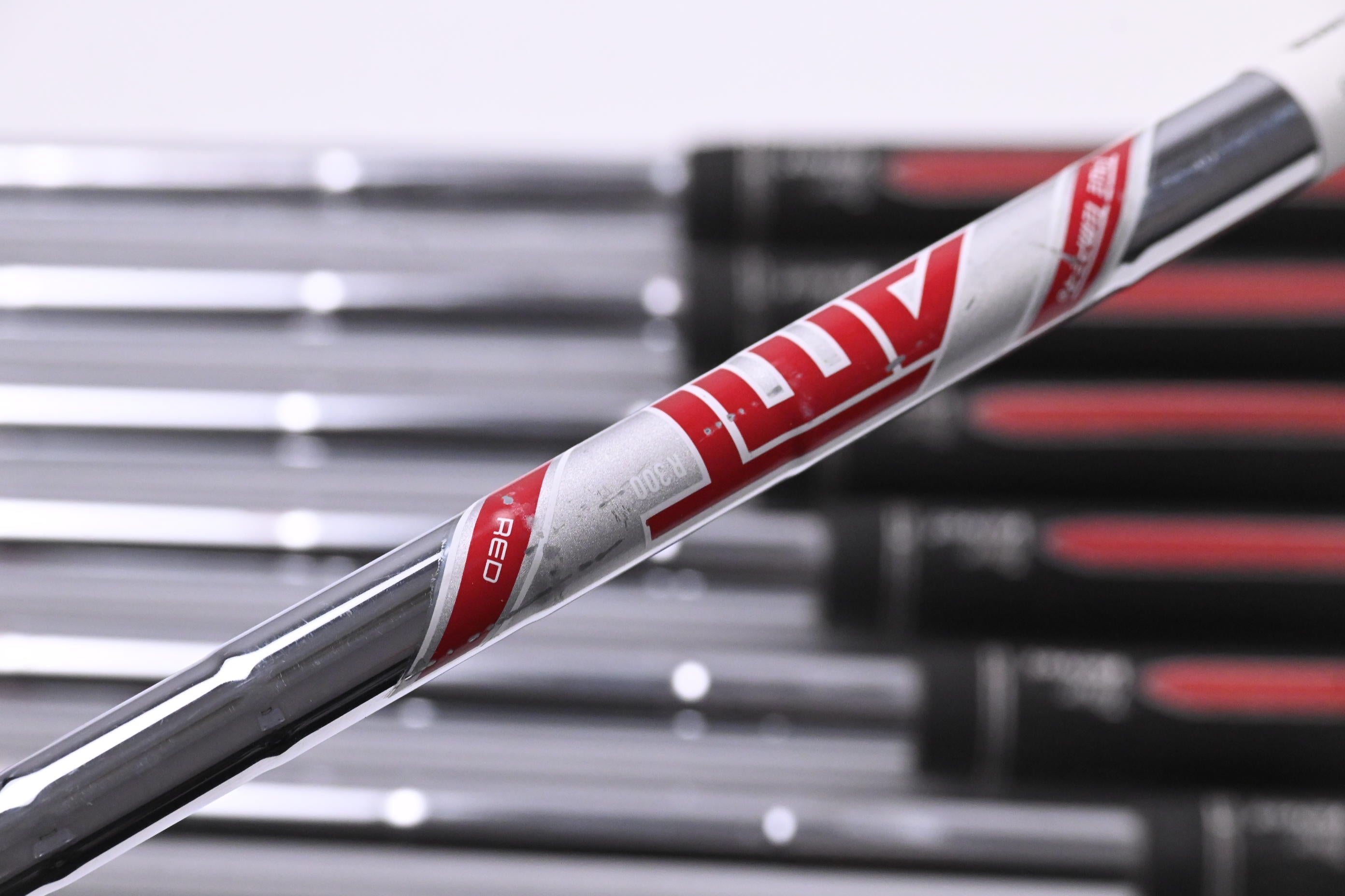 Titleist T300 2019 Irons / 5-PW+48° / Regular Flex AMT Red R300 Shafts