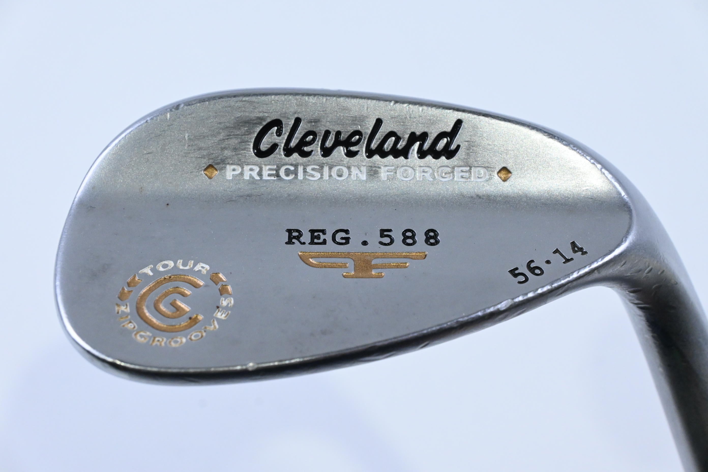 Cleveland 588 Precision Forged Sand Wedge / 56 Degree / Wedge Flex Tour Concept