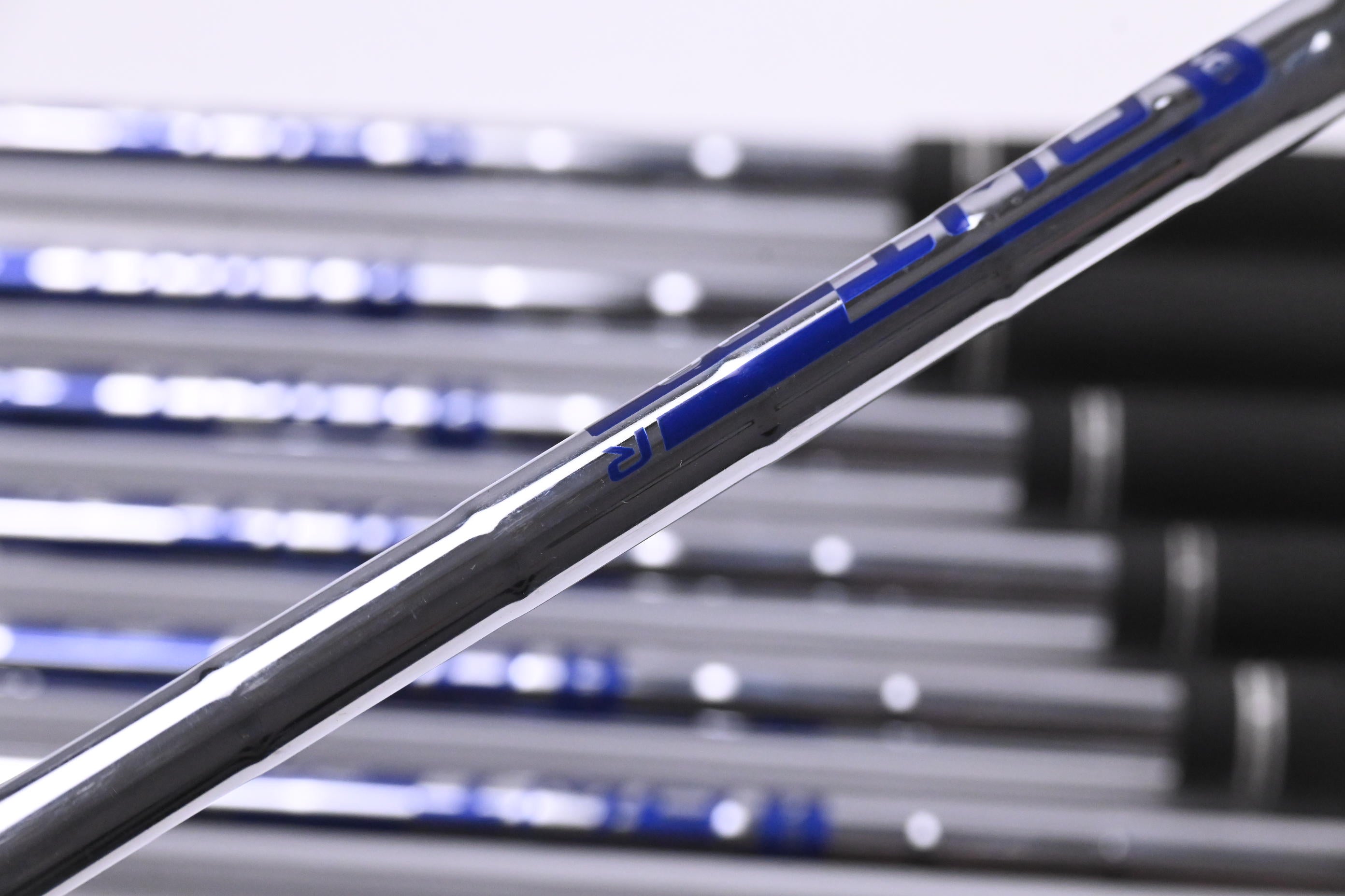 Ping G700 Irons / 5-PW+SW / Blue Dot / Regular Flex Ping AWT 2.0 Shafts