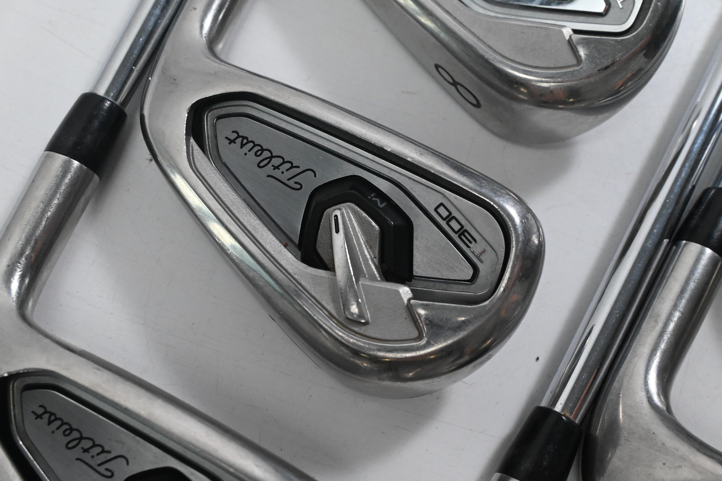 Titleist T300 2019 Irons / 6-PW+GW / Regular Flex AMT Red R300 Shafts