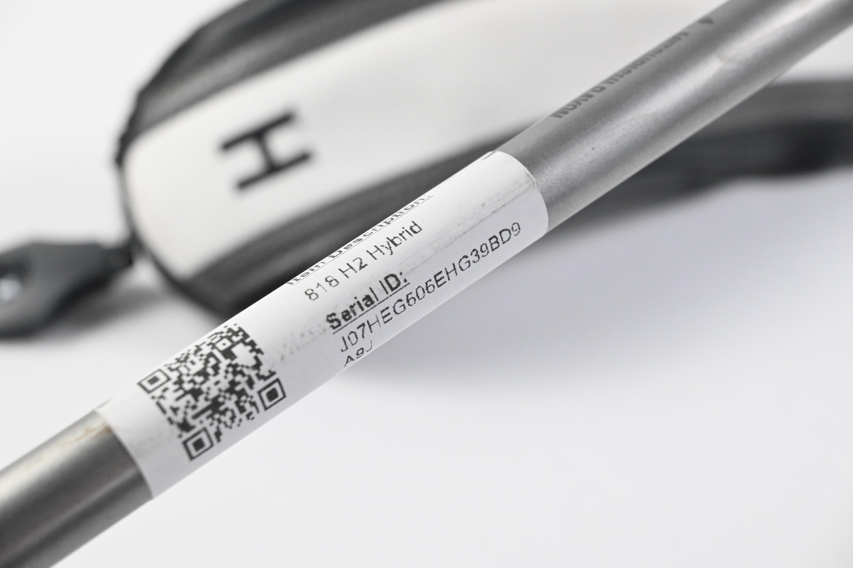 Titleist 818 H2 #2 Hybrid / 17 Degree / X-Flex Diamana D+ 90 Shaft