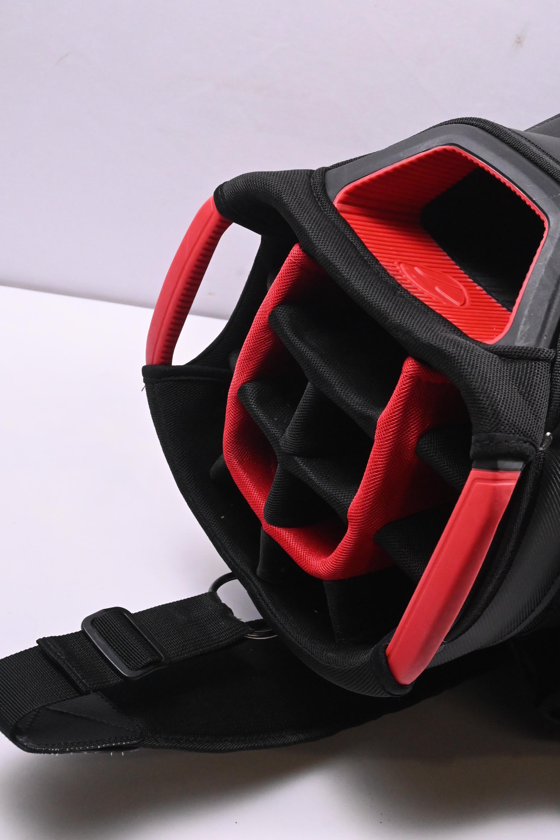 Taylormade Deluxe Cart Bag / 14-Way Divider / Black, Red