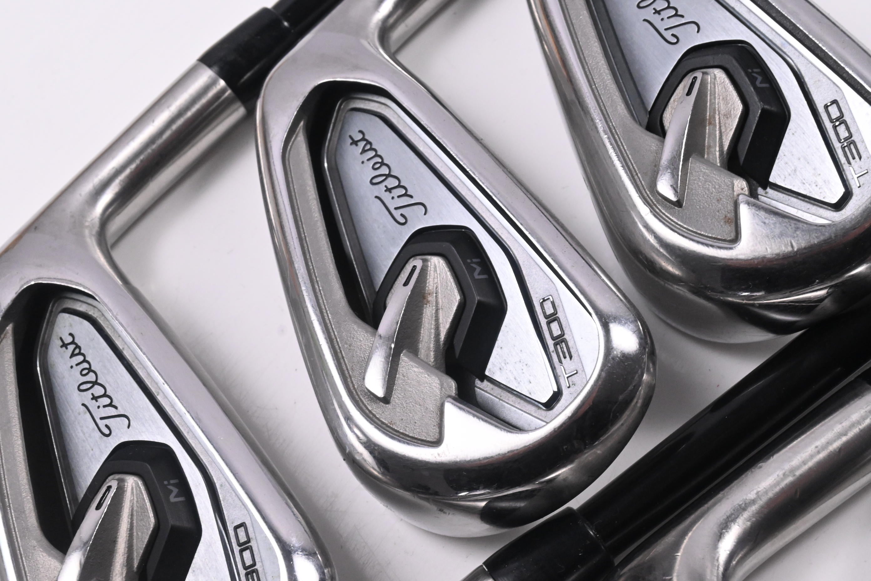 Titleist T300 2019 Irons / 5-PW / Senior Flex Tensei AV Red AM(2) Shafts
