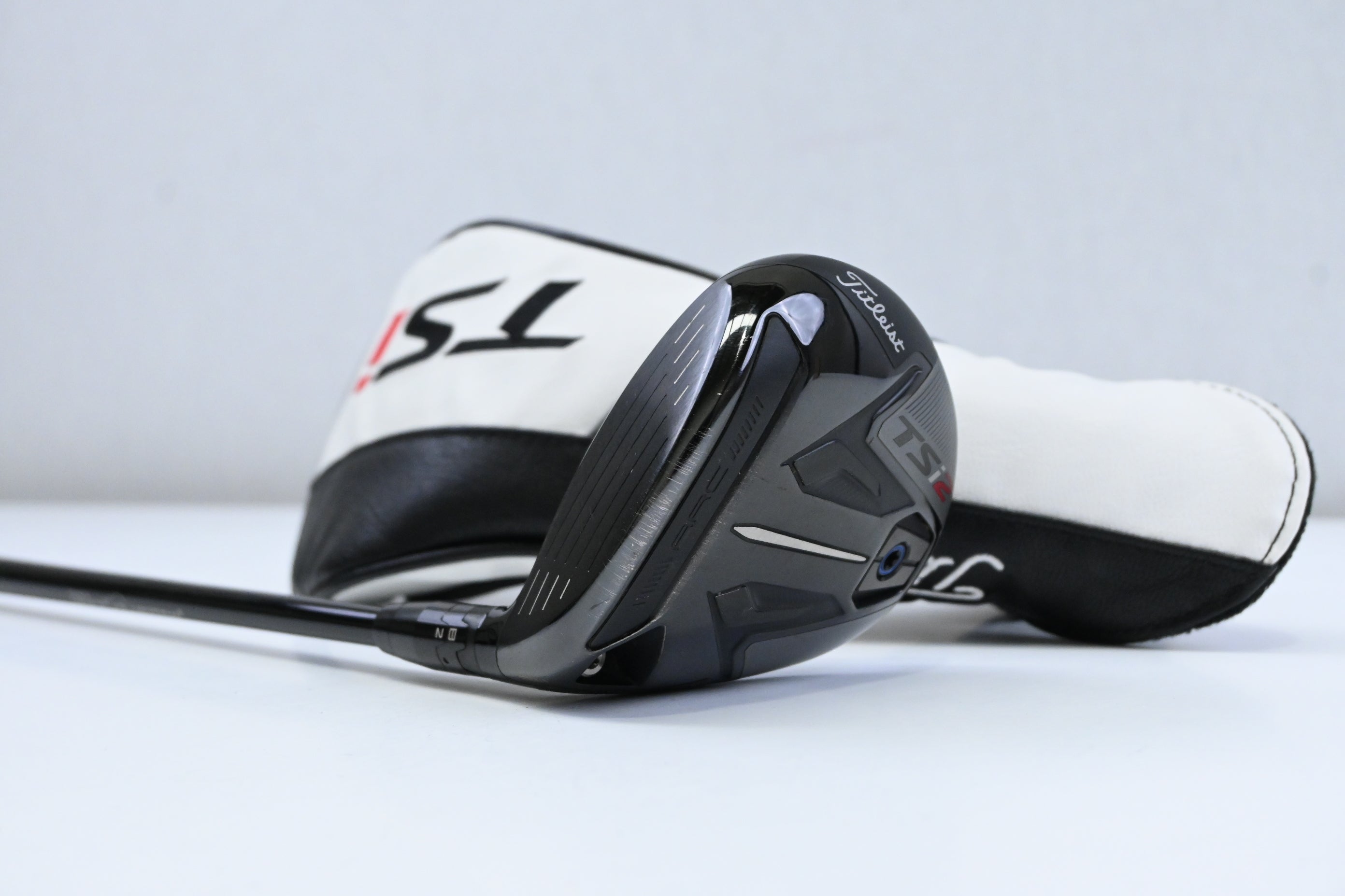 Left Hand Titleist TSi2 #5 Wood / 18 Degree / X-Flex HZRDUS Smoke Black RDX 70