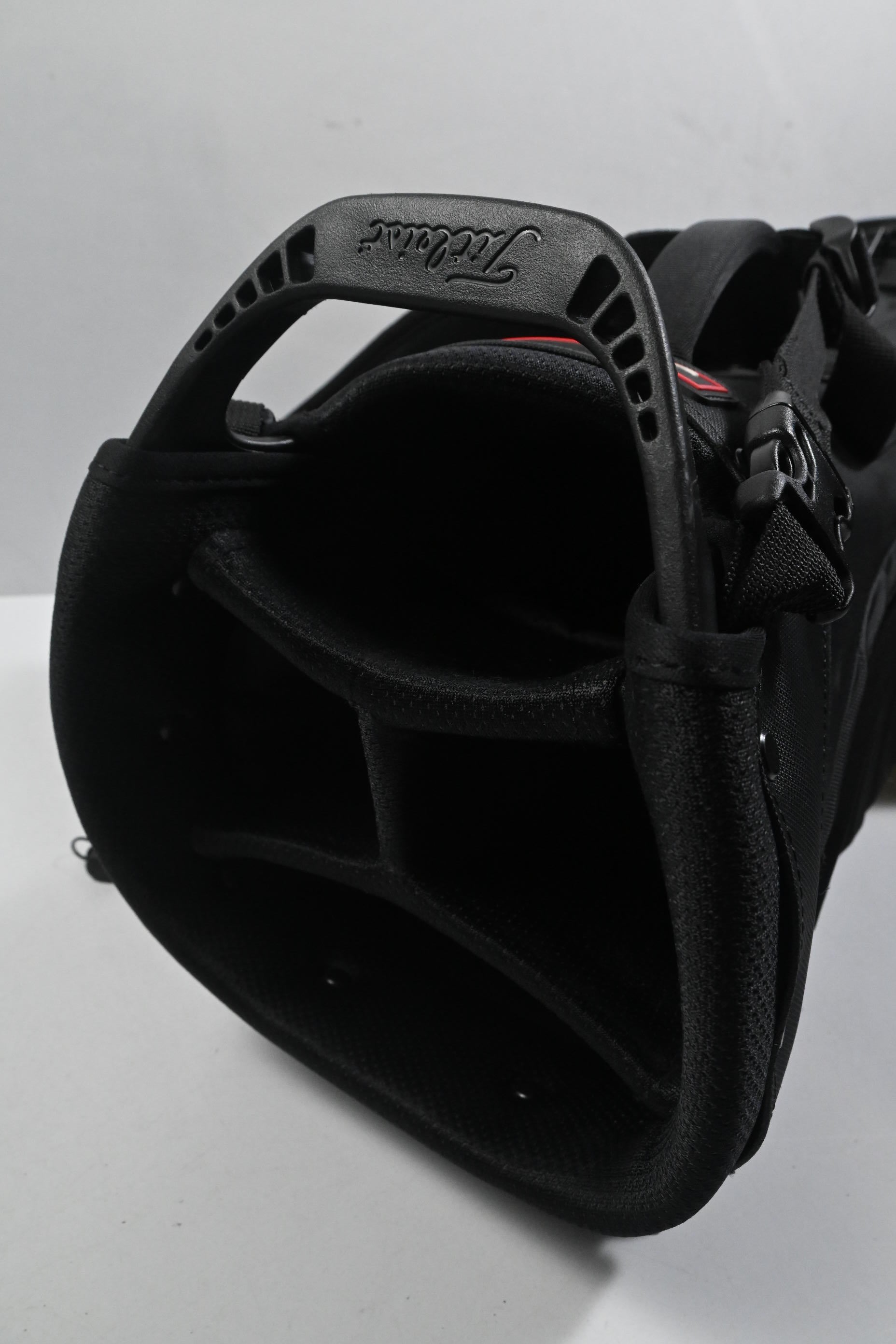 Titleist Players 4 Stand Bag / 4-Way Divider / Black