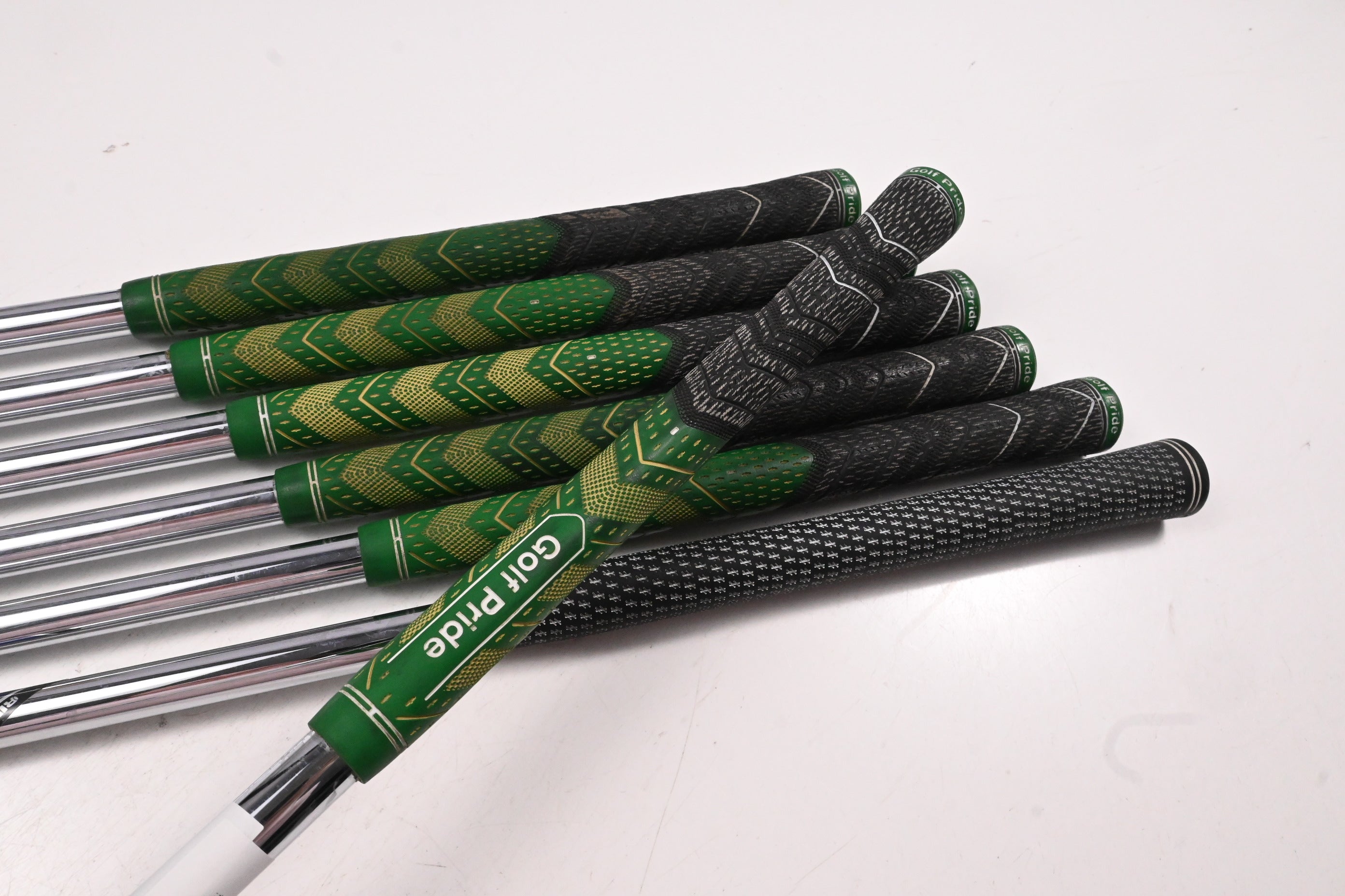 Srixon Z-565 Irons / 4-PW / Regular+ Flex Project X Rifle Shafts
