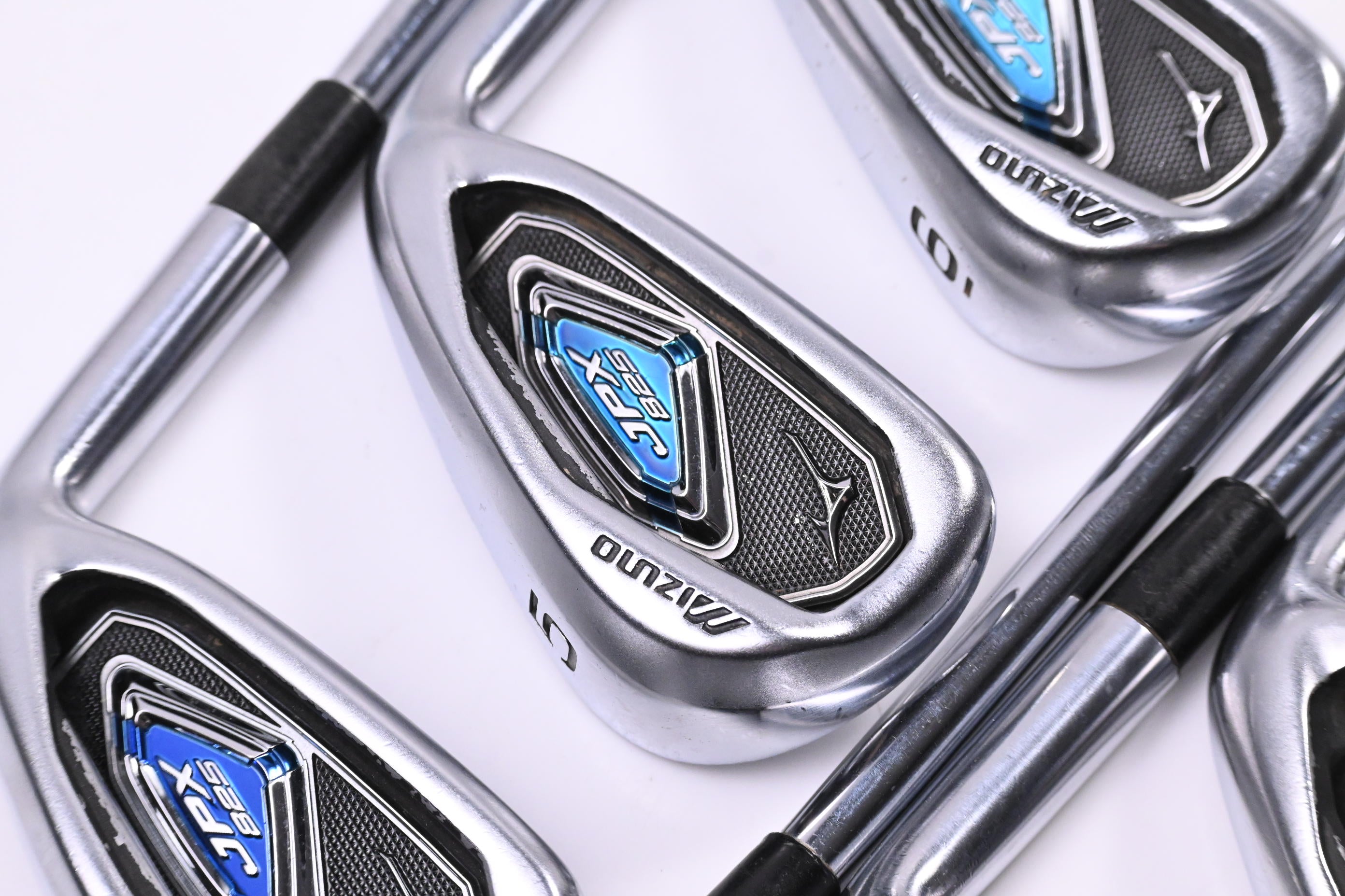Mizuno JPX 825 Irons / 4-PW / Regular Flex Dynalite Gold XP R300 Shafts