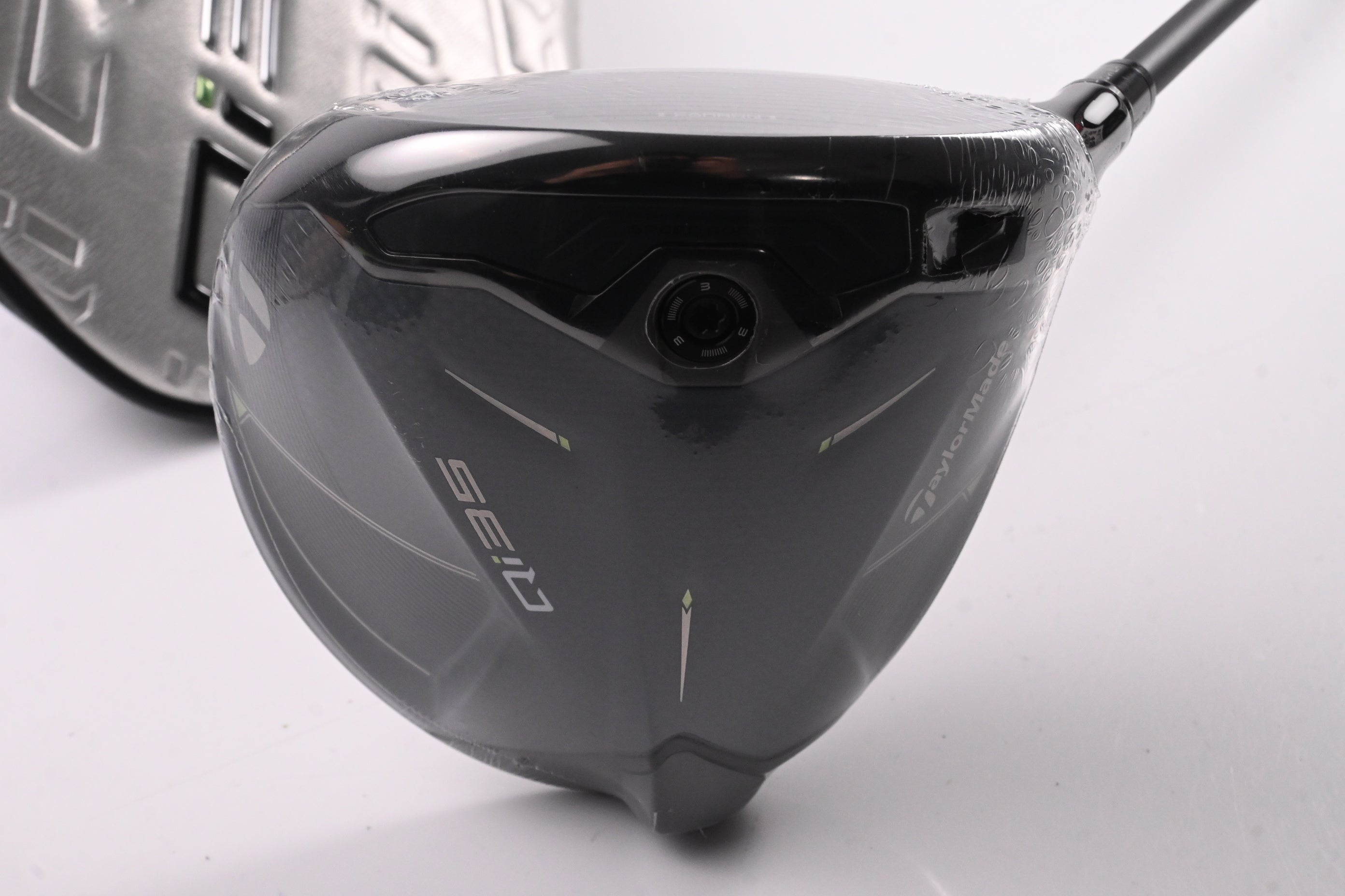 Taylormade Qi35 Driver / 10.5 Degree / Regular Flex Vanquish 5 Shaft