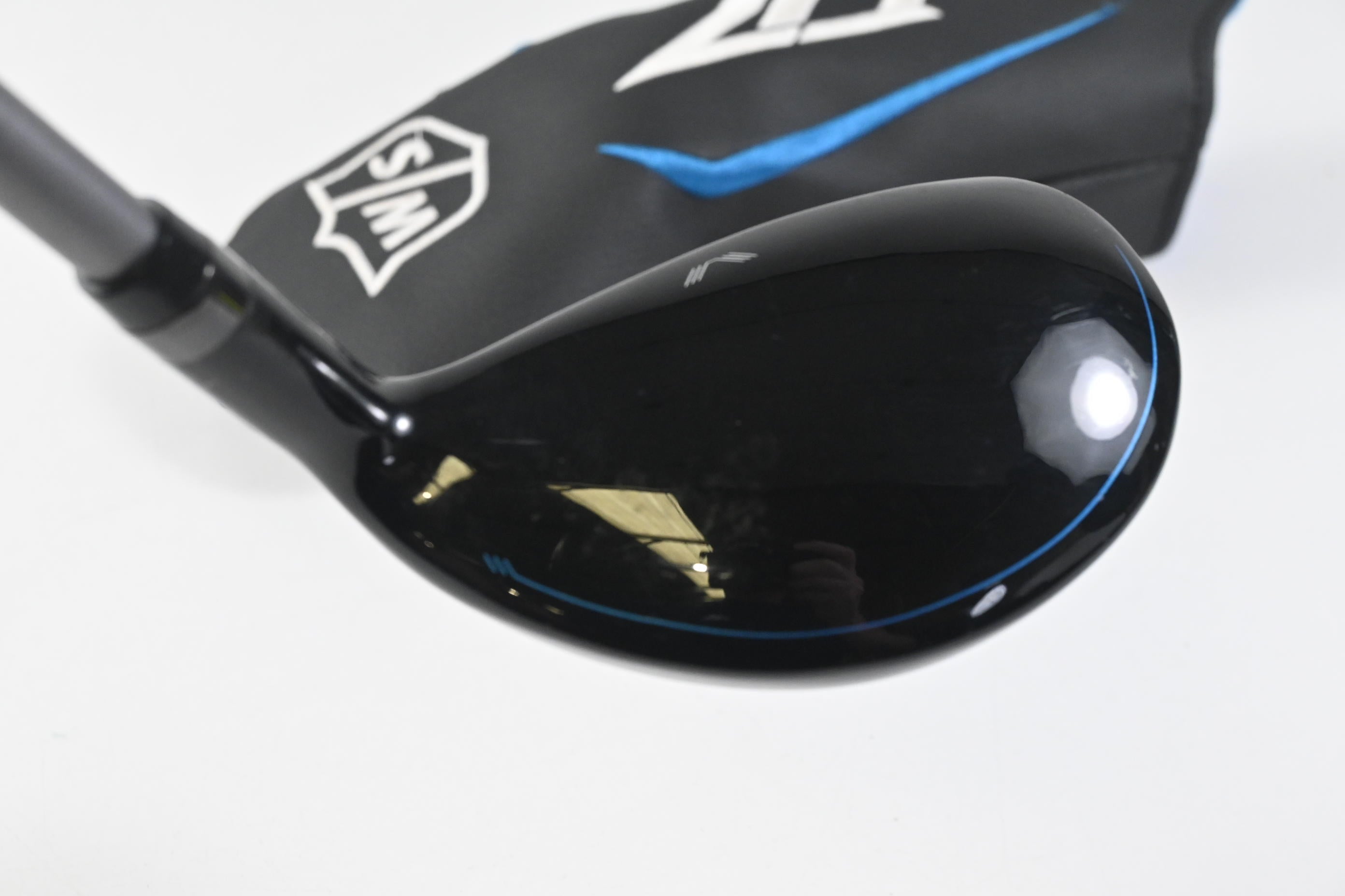 Wilson Staff D7 #4 Hybrid / 22 Degree / Regular Flex UST Mamiya Helium Nano Core