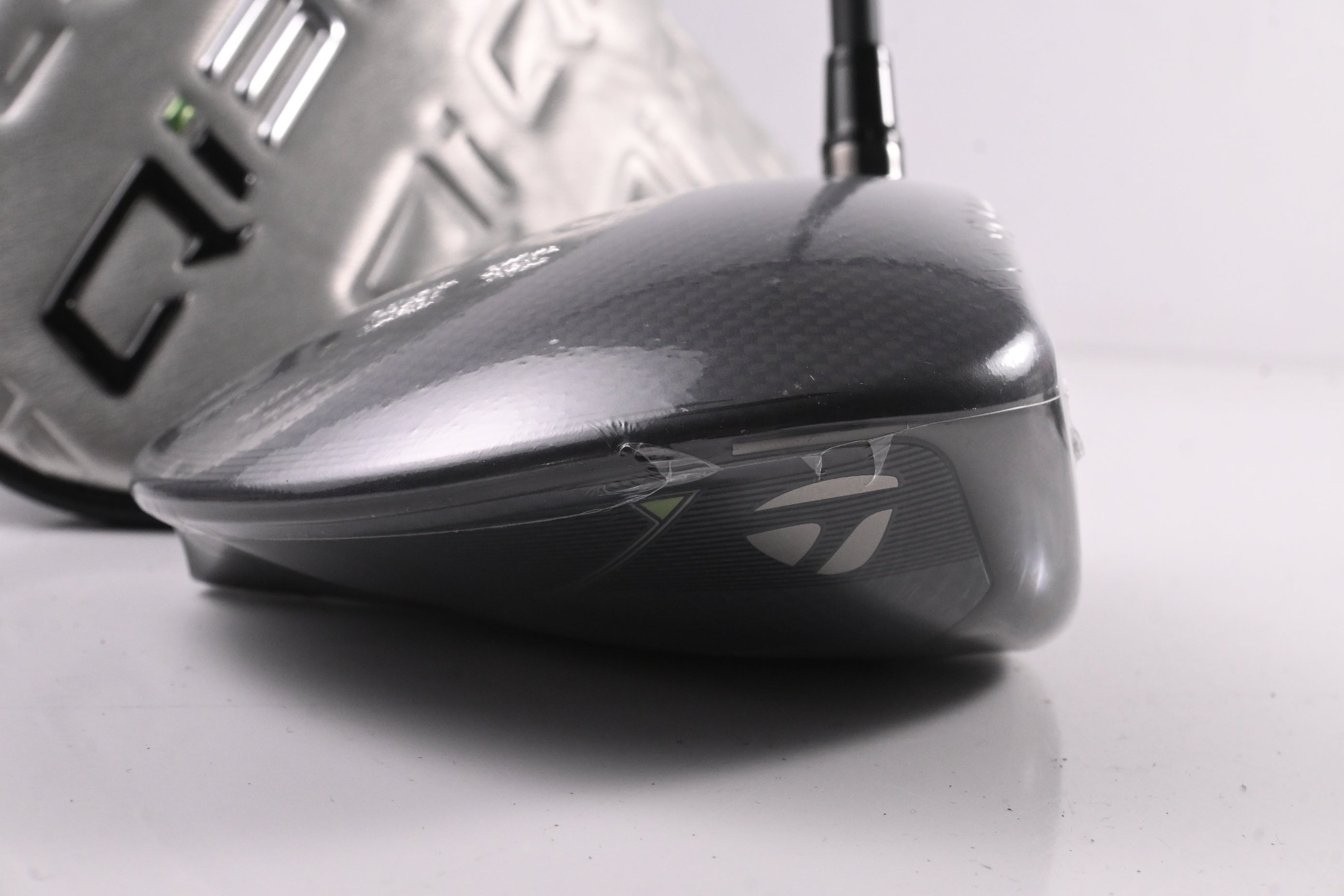Taylormade Qi35 Driver / 10.5 Degree / Regular Flex Vanquish 5 Shaft
