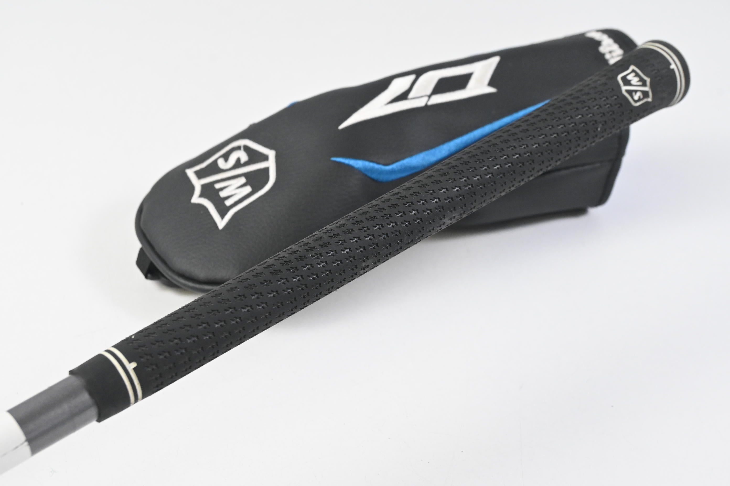 Wilson Staff D7 #4 Hybrid / 22 Degree / Regular Flex UST Mamiya Helium Nano Core