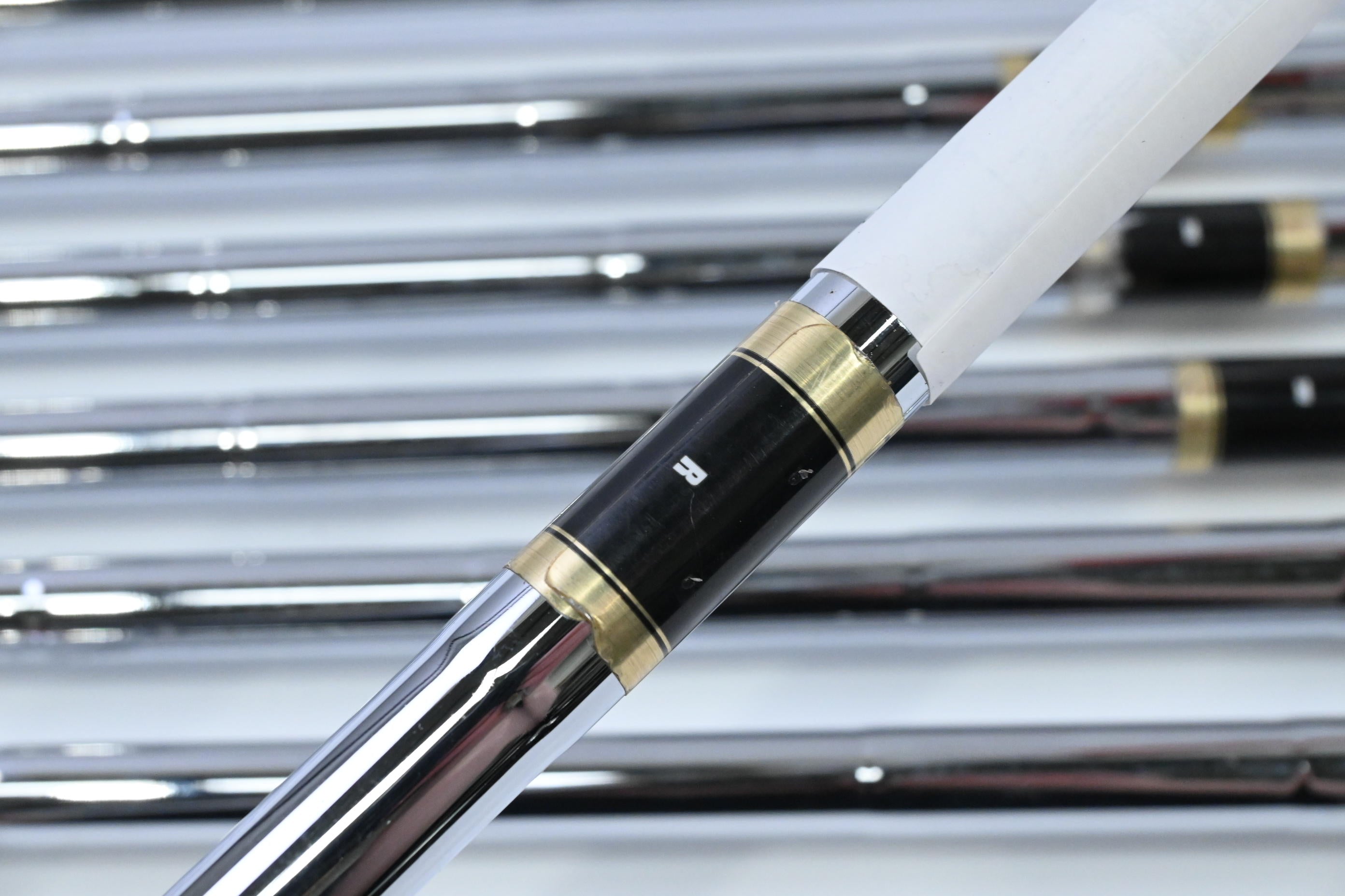 Cobra AMP Irons / 4-PW / Regular Flex Dynalite 90 Shafts