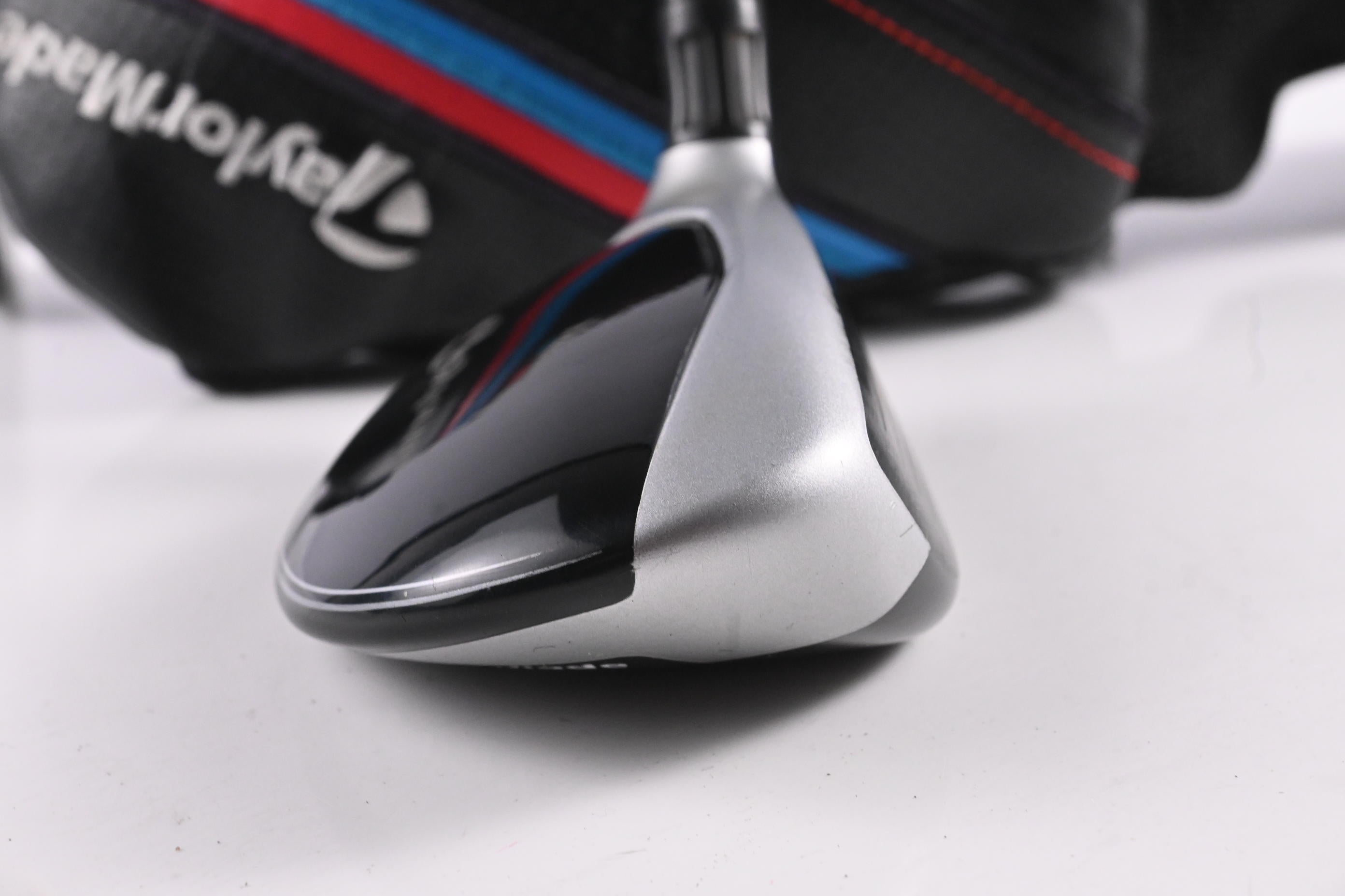 Taylormade M4 #4 Hybrid / 22 Degree / Regular Flex Fujikura Atmos Red 6 Shaft