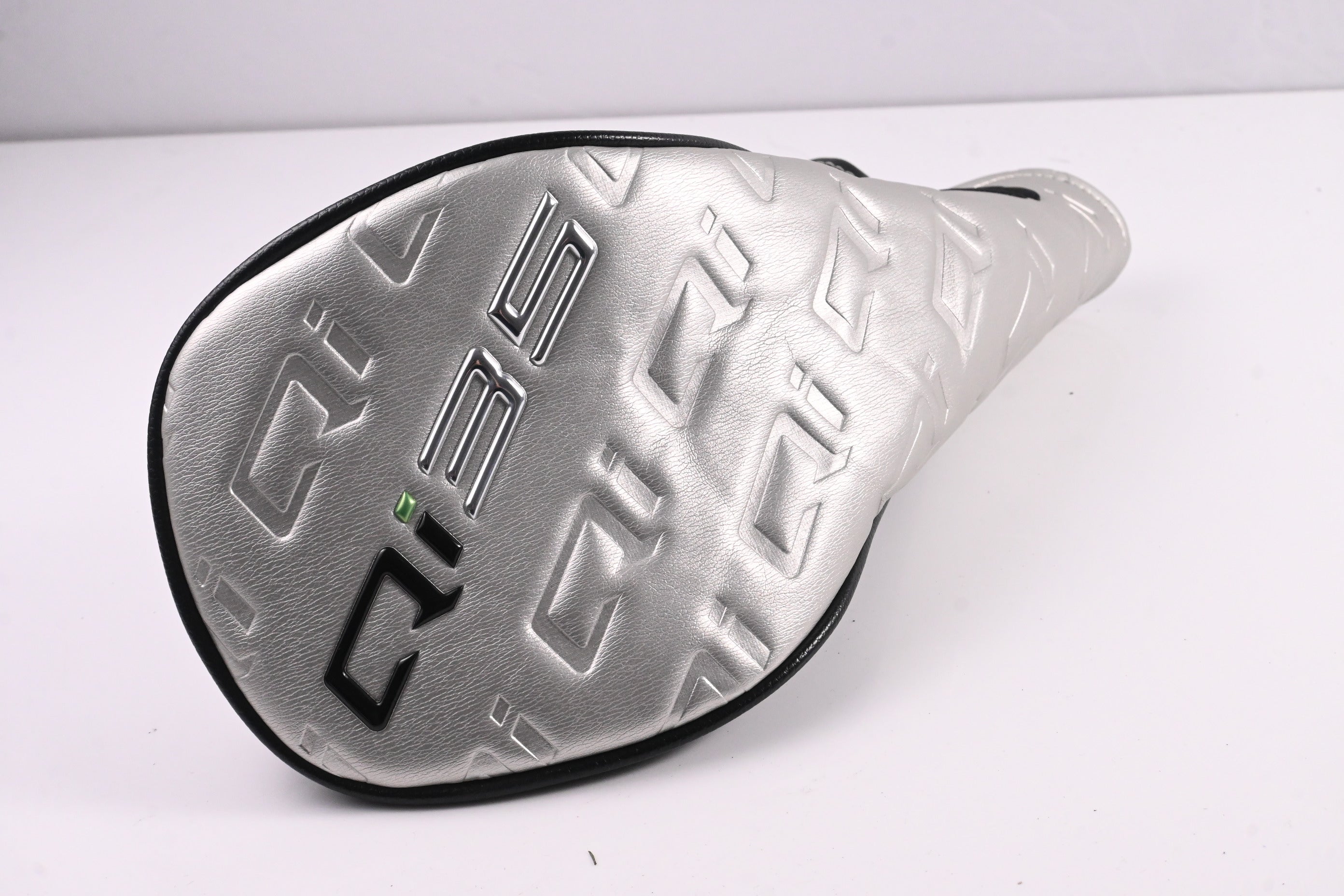 Taylormade Qi35 Driver / 10.5 Degree / Regular Flex Vanquish 5 Shaft