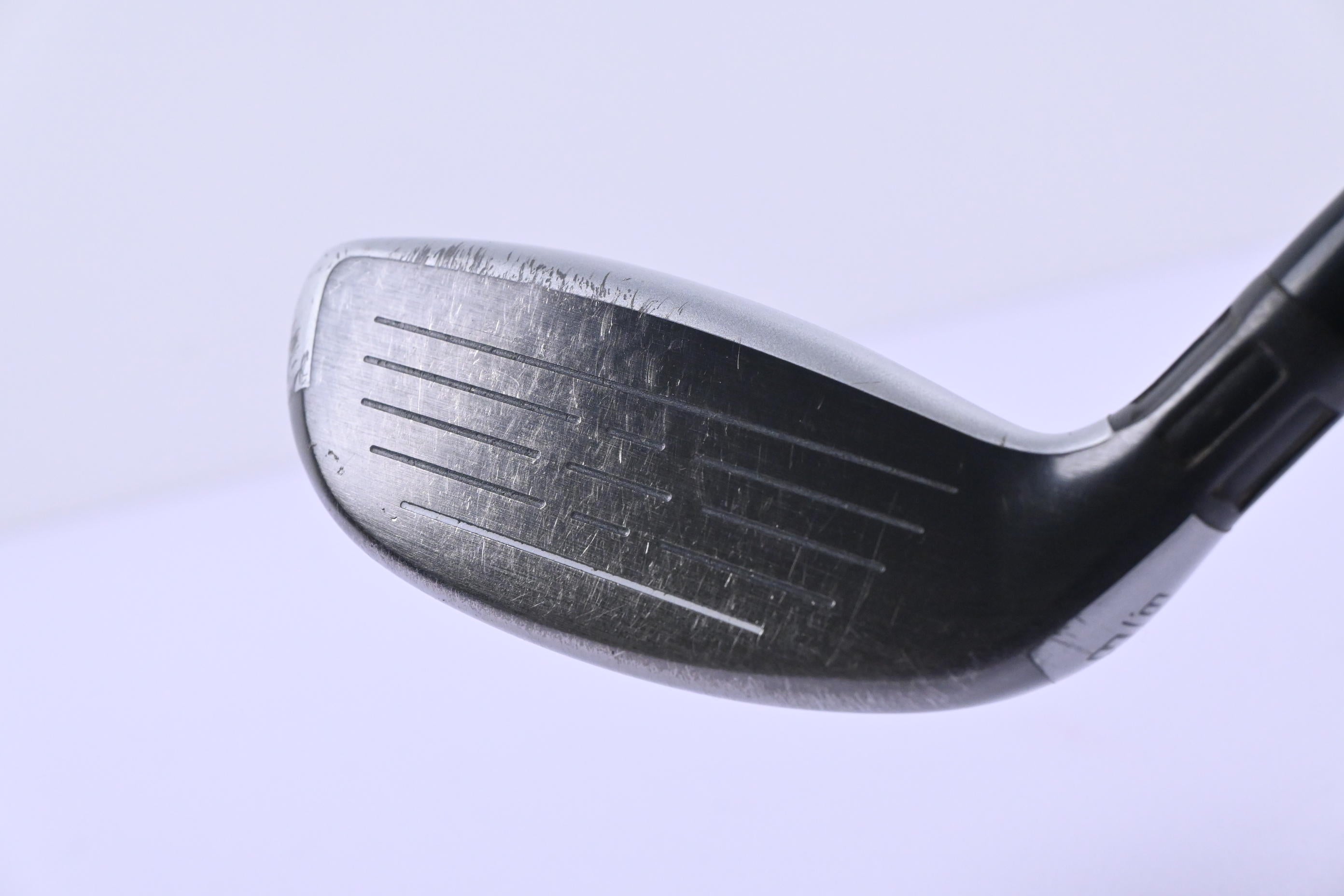 Taylormade M4 #3 Hybrid / 19 Degree / Regular Flex Fujikura Atmos Red 6 Shaft