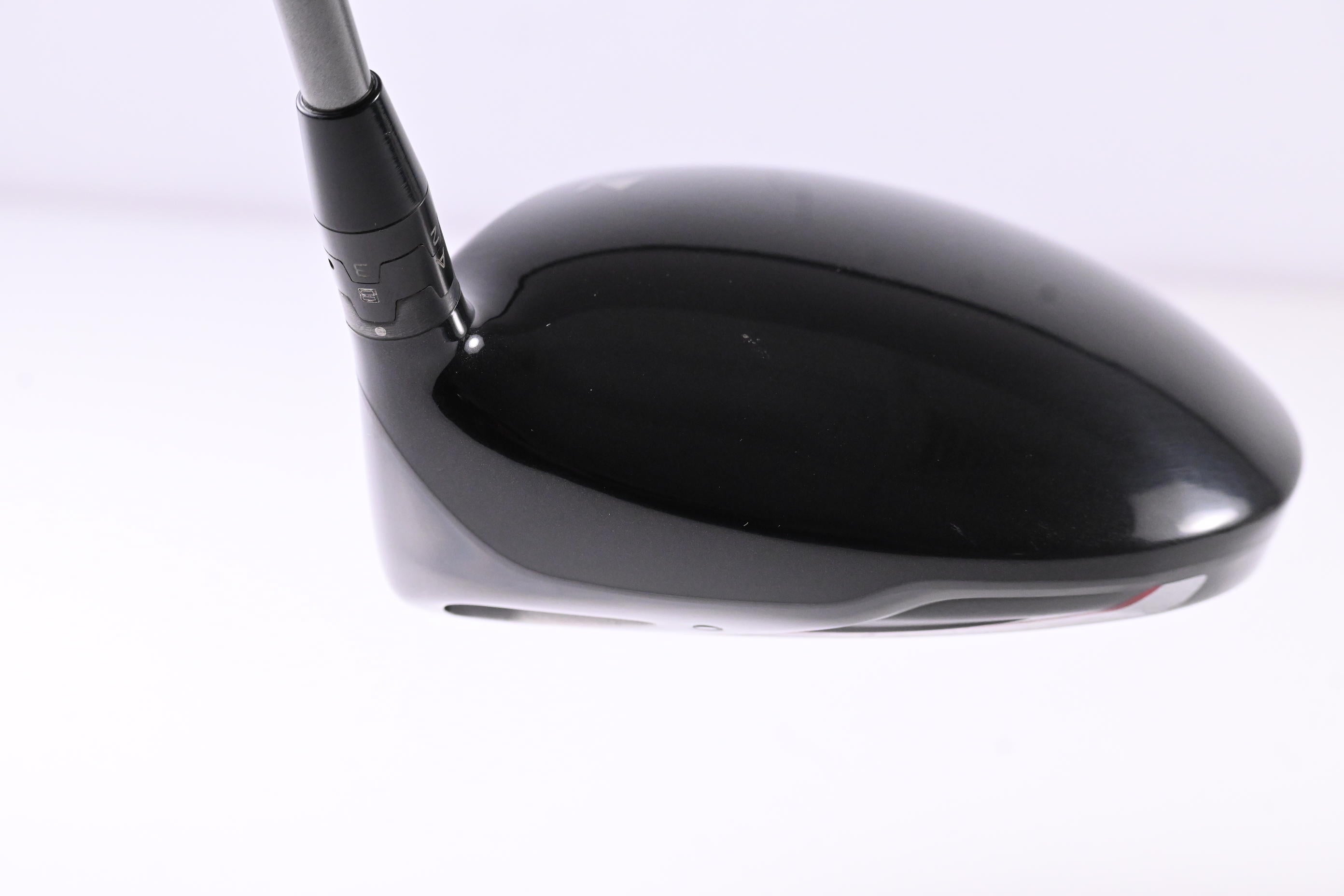 Titleist 913 D2 Driver / 10.5 Degree / X-Flex Aldila Rogue M-AX 65 Shaft