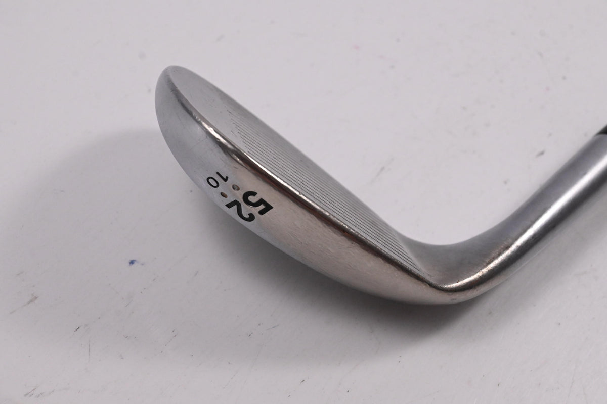 Cleveland 588 RTX Gap Wedge / 52 Degree / Wedge Flex Dynamic Gold Shaft