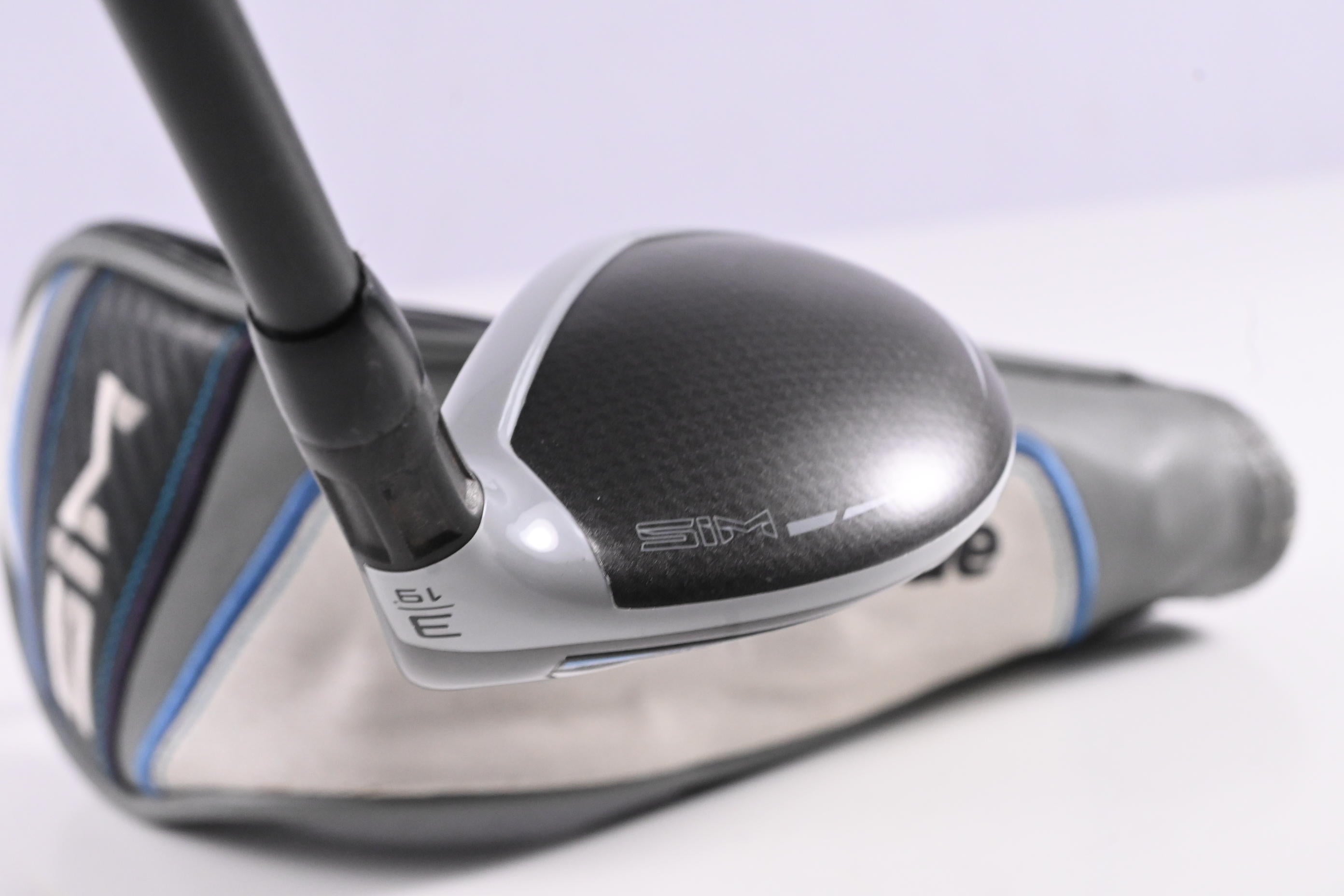 Taylormade SIM Max #3 Hybrid / 19 Degree / Senior Flex UST Mamiya ProForce V2 55