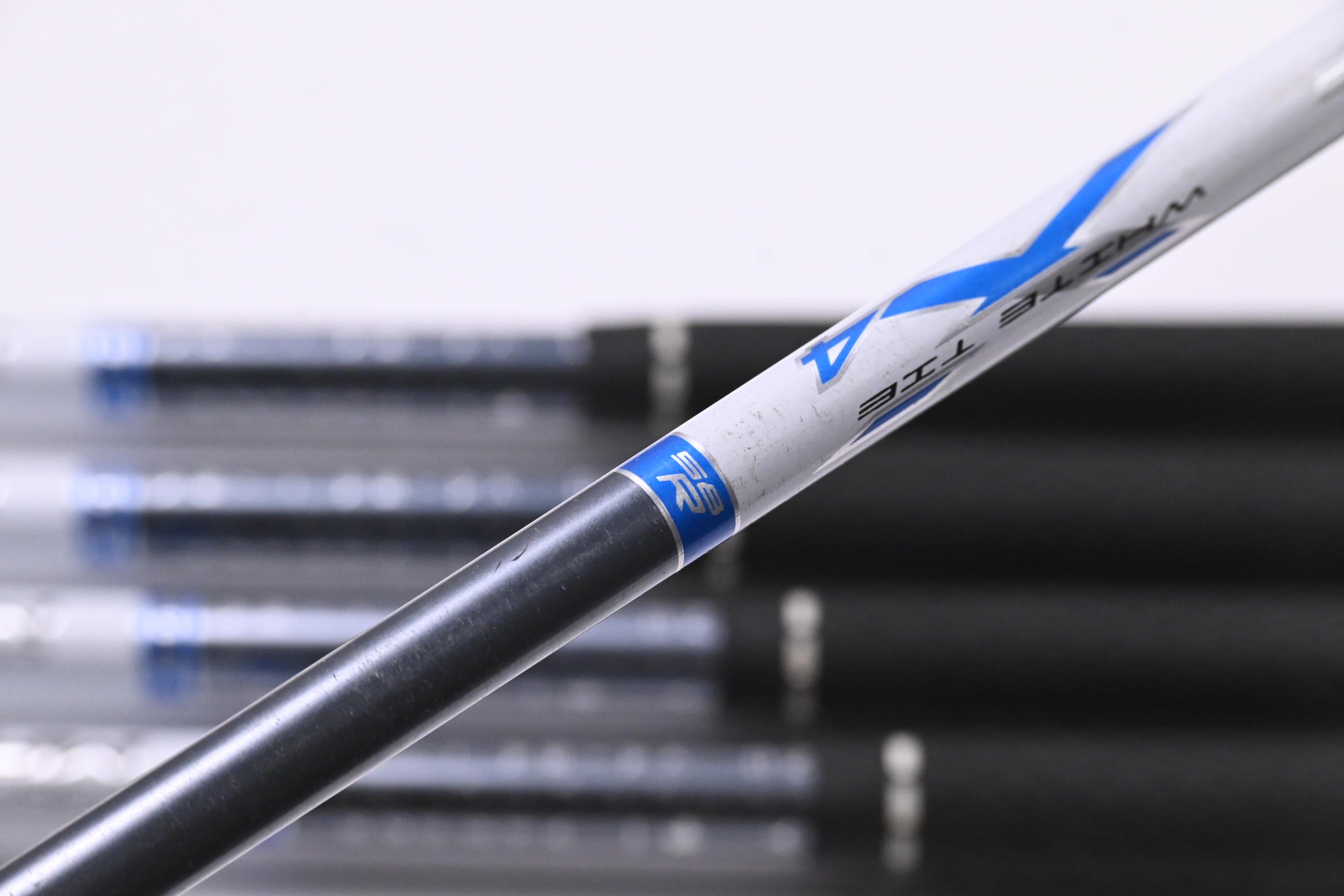 Cobra Max Irons / 6-PW / Regular Flex Matrix White Tie X4 58 Shafts