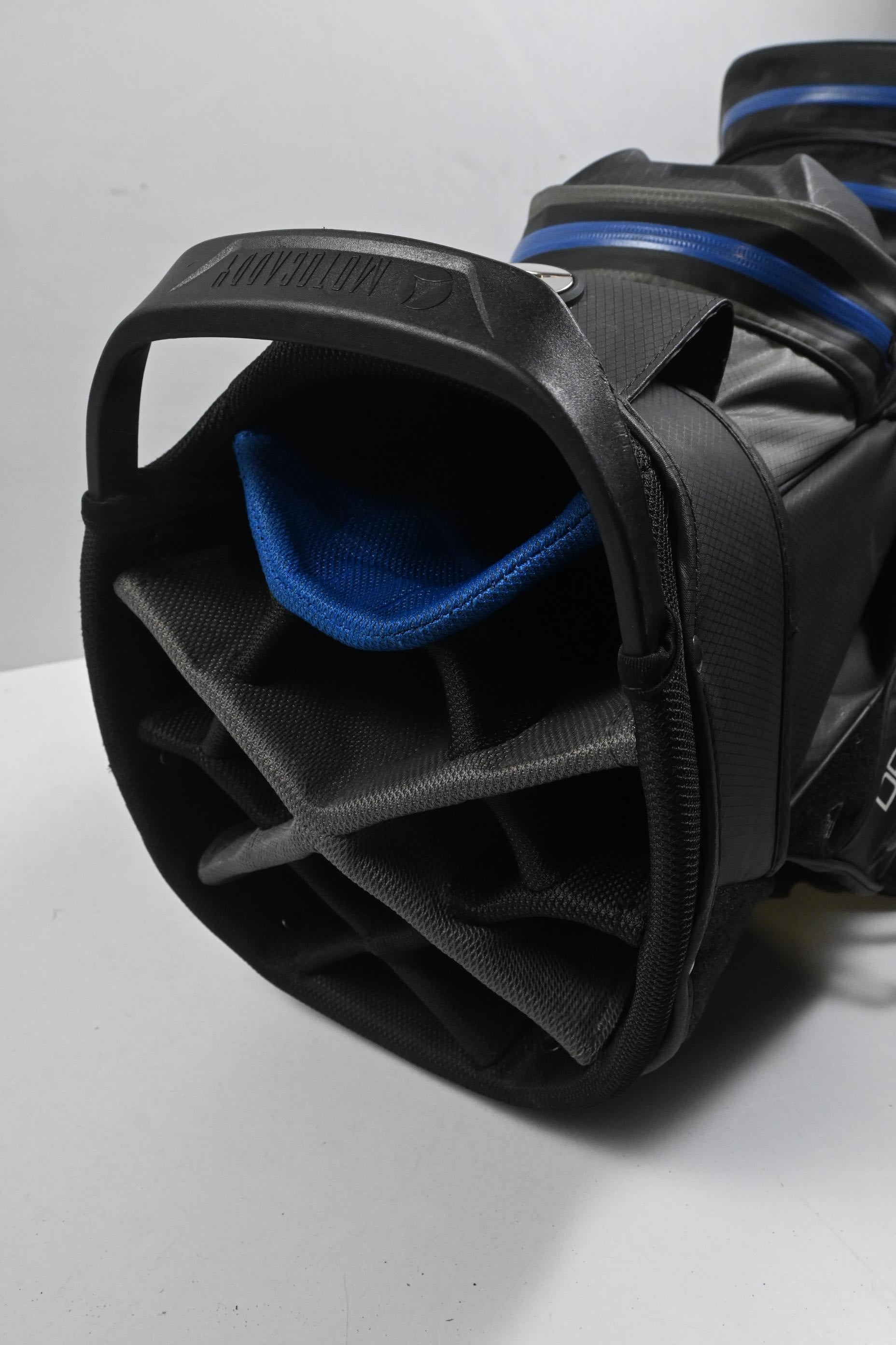 Motocaddy Dry Series Cart Bag / 14-Way Divider / Black & Blue