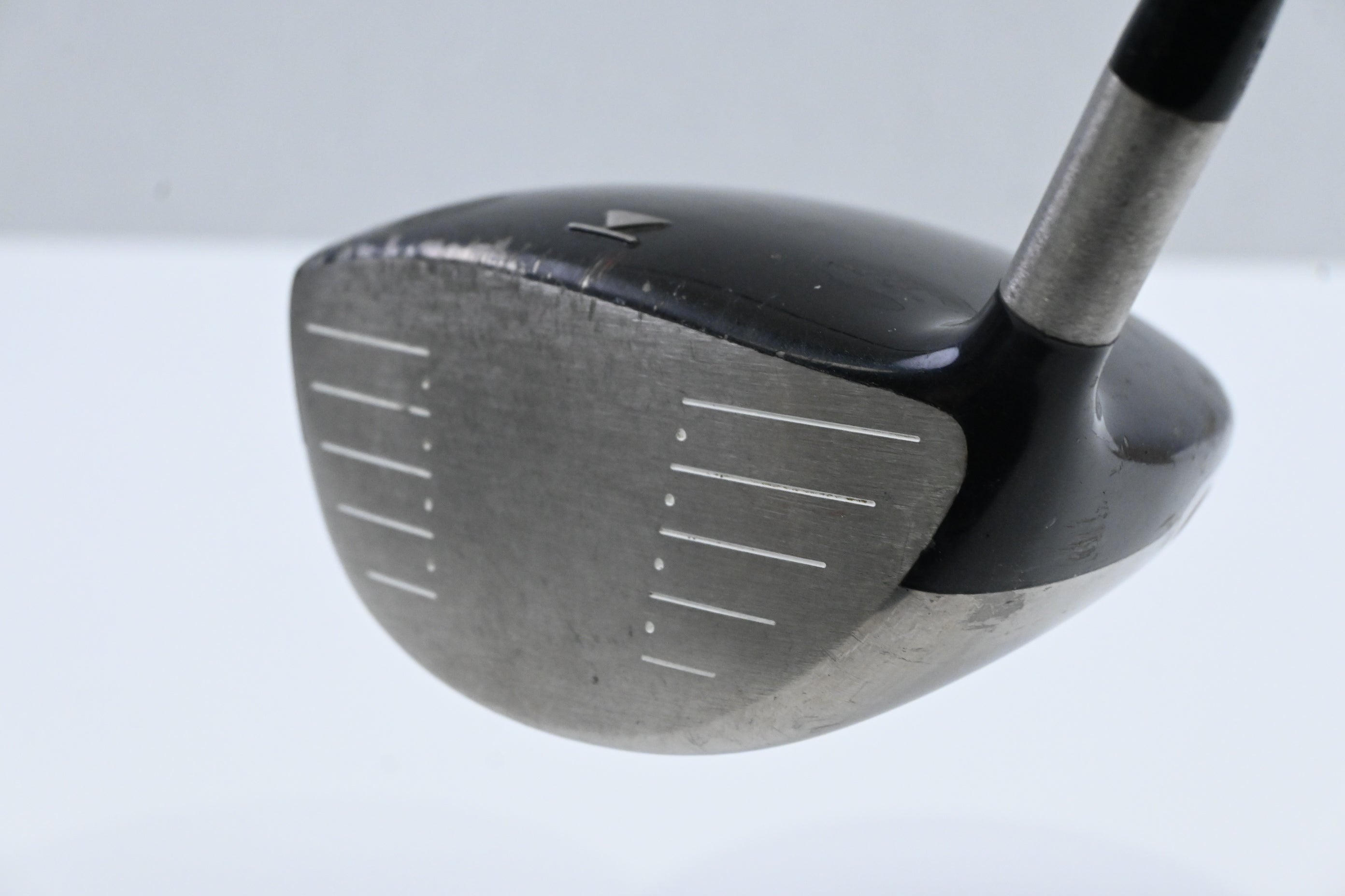 Titleist 909 D Comp Driver / 9.5 Degree / Stiff Flex Matriz Ozik Xcon-6 Shaft