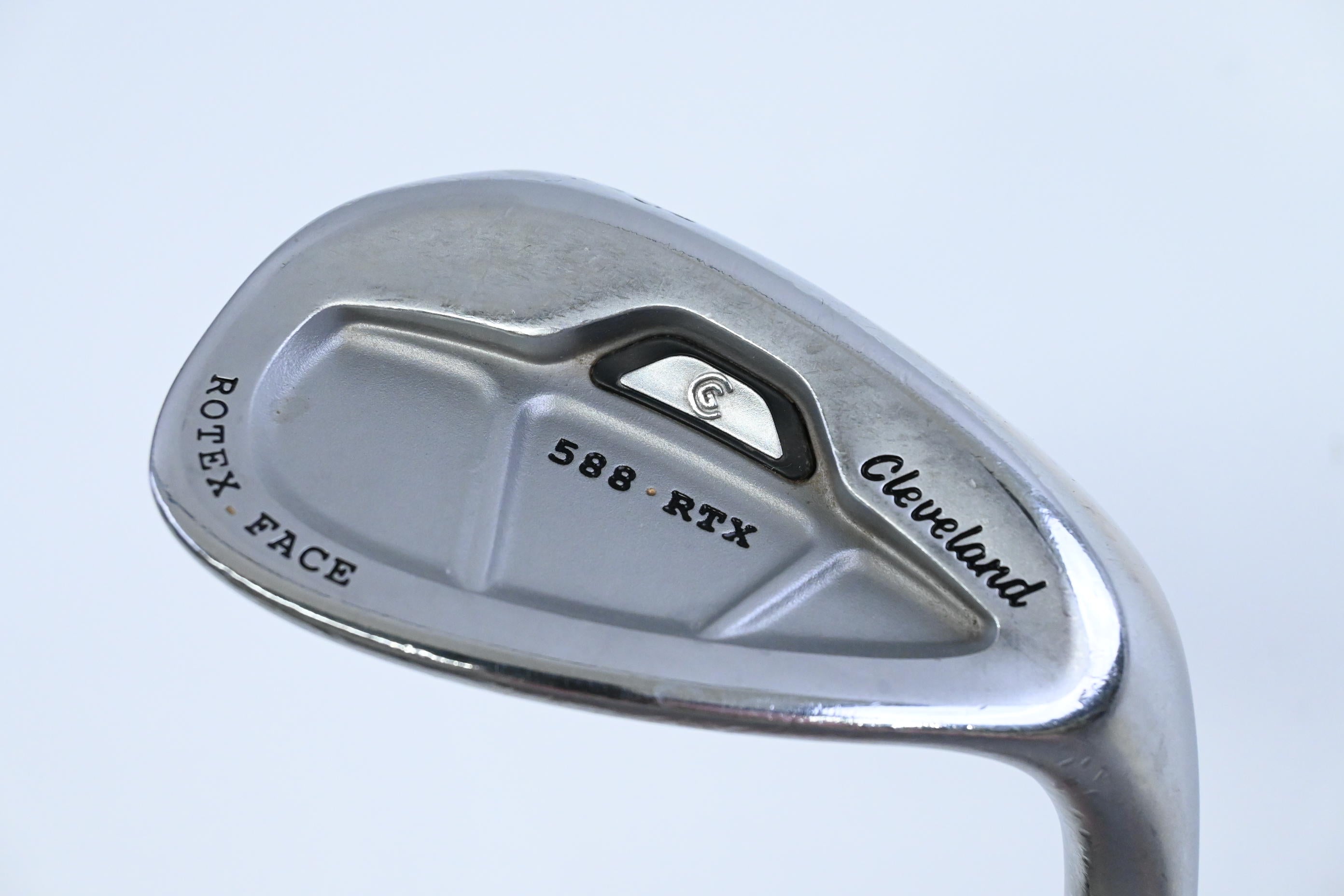 Cleveland 588 RTX Sand Wedge / 54 Degree / Wedge Flex Dynamic Gold Shaft