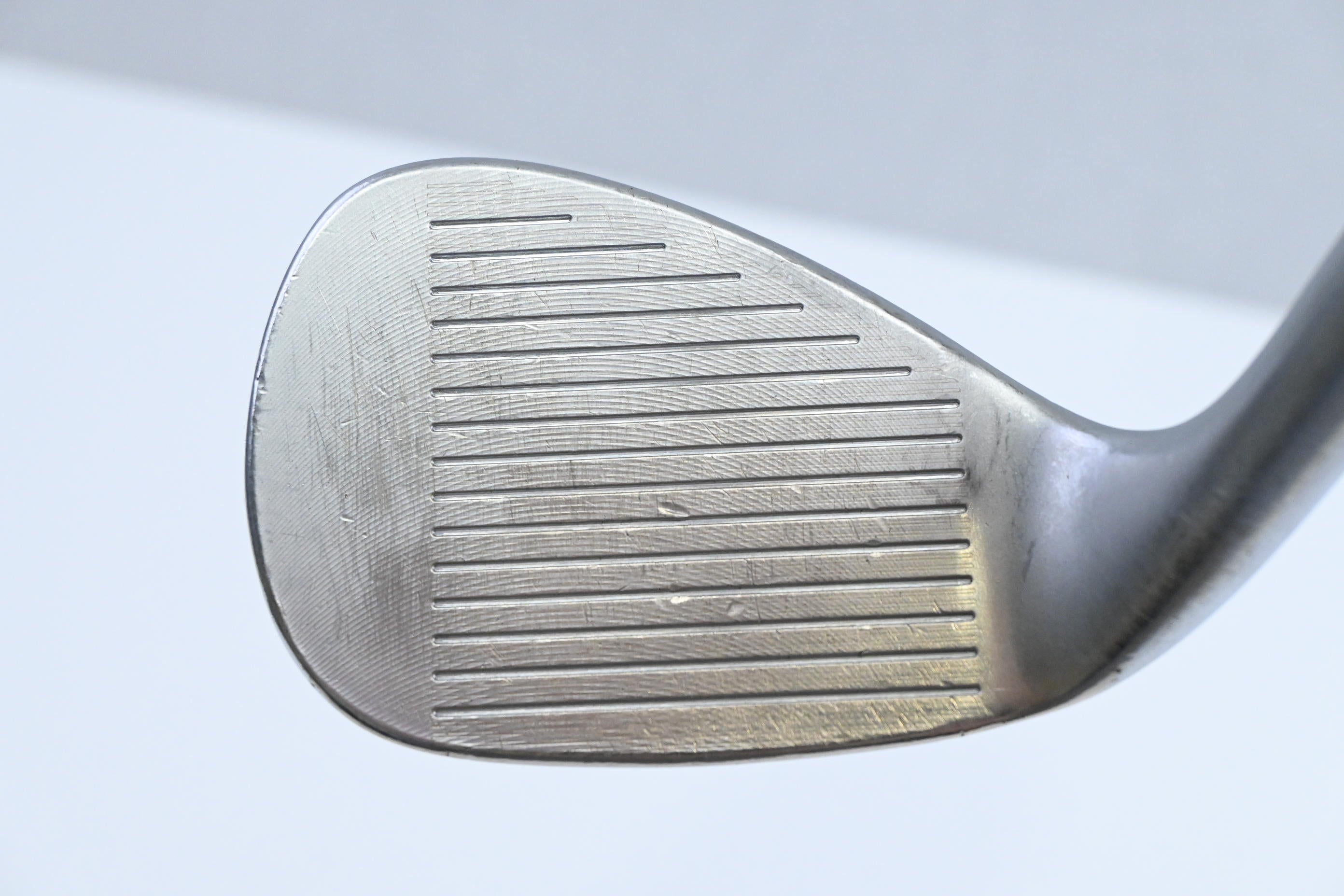 Cleveland 588 RTX Sand Wedge / 54 Degree / Wedge Flex Dynamic Gold Shaft