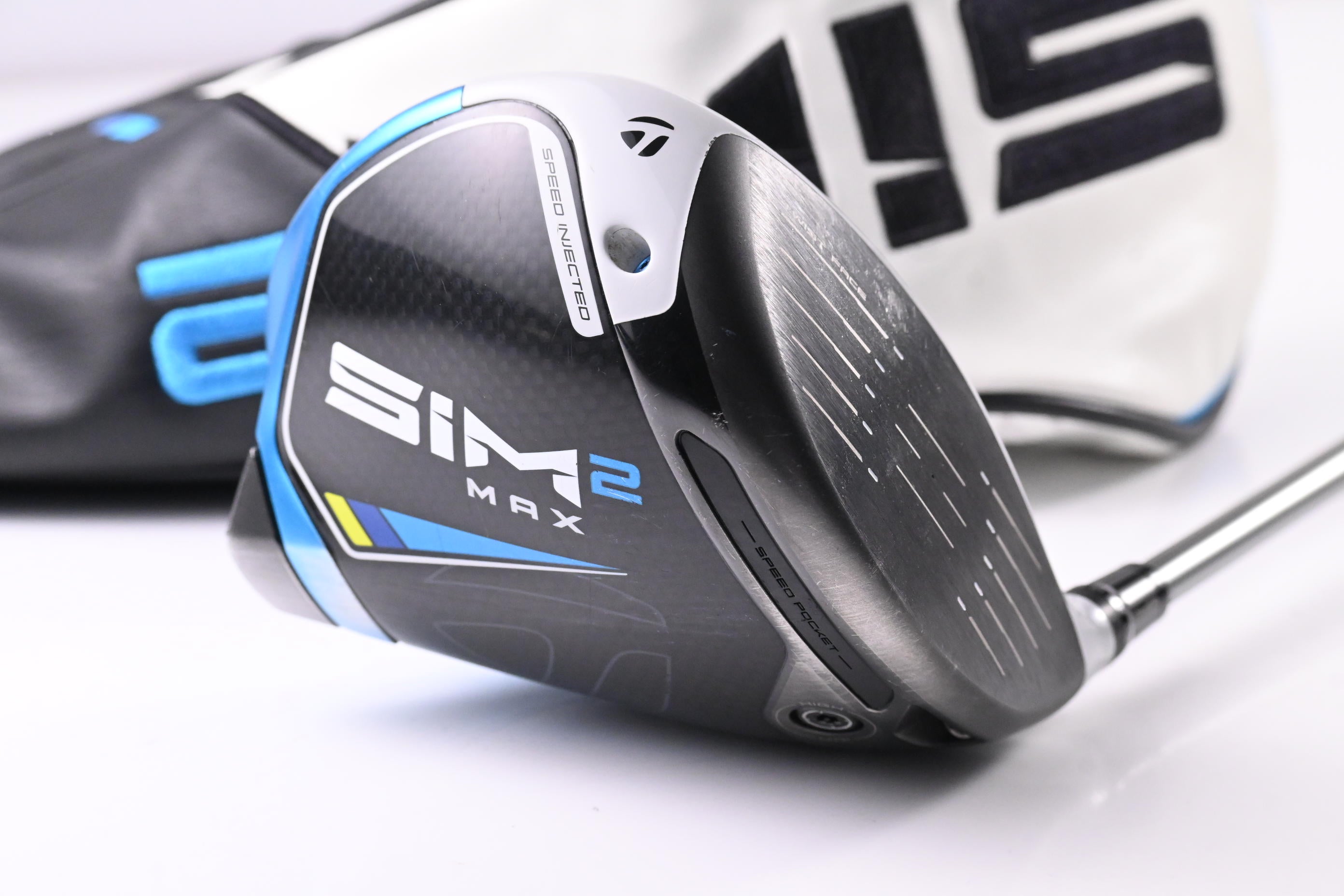 Taylormade SIM2 Max Driver / 10.5 Degree / Regular Flex UST Mamiya Helium Shaft