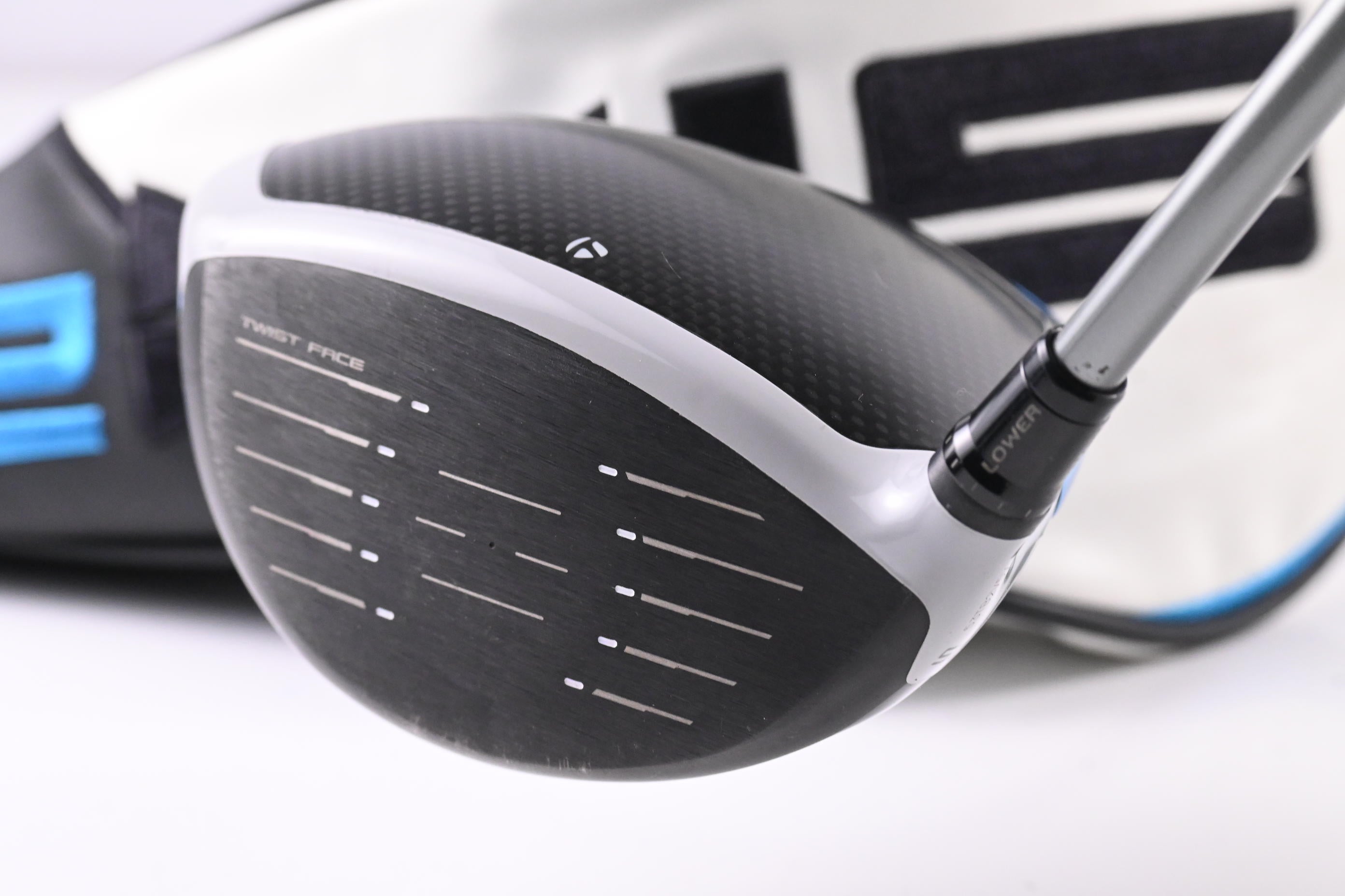 Taylormade SIM2 Max Driver / 10.5 Degree / Regular Flex UST Mamiya Helium Shaft