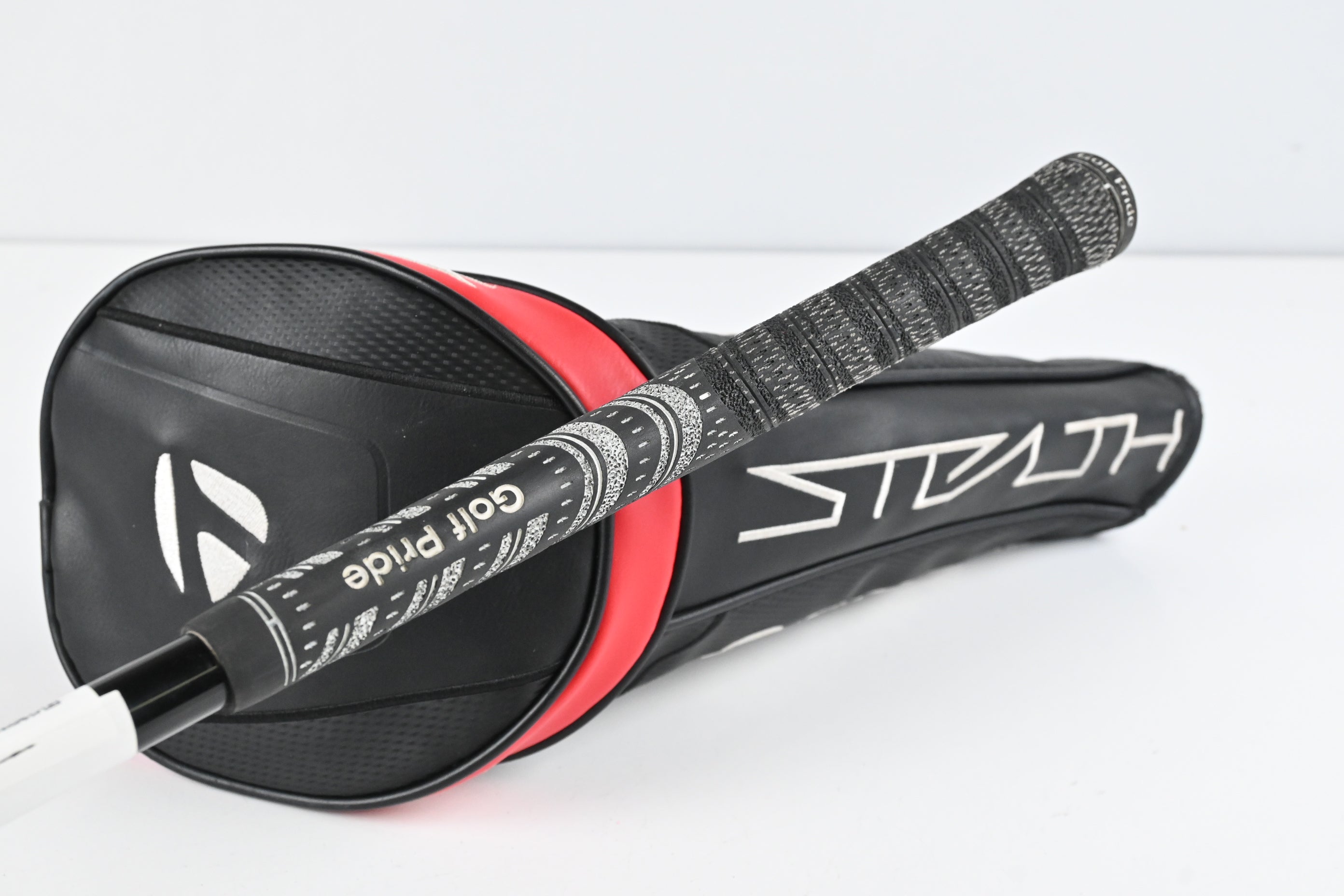 Taylormade Stealth HD Driver / 10.5 Degree / Regular Flex Fujikura Ventus Red 5