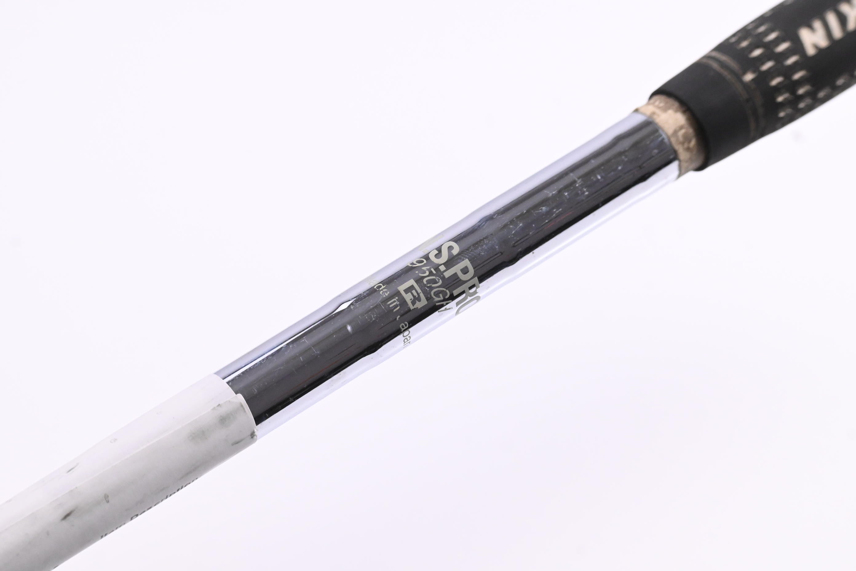 Titleist 716 AP2 Pitching Wedge / 46 Degree / Regular Flex NS Pro 950GH Shaft