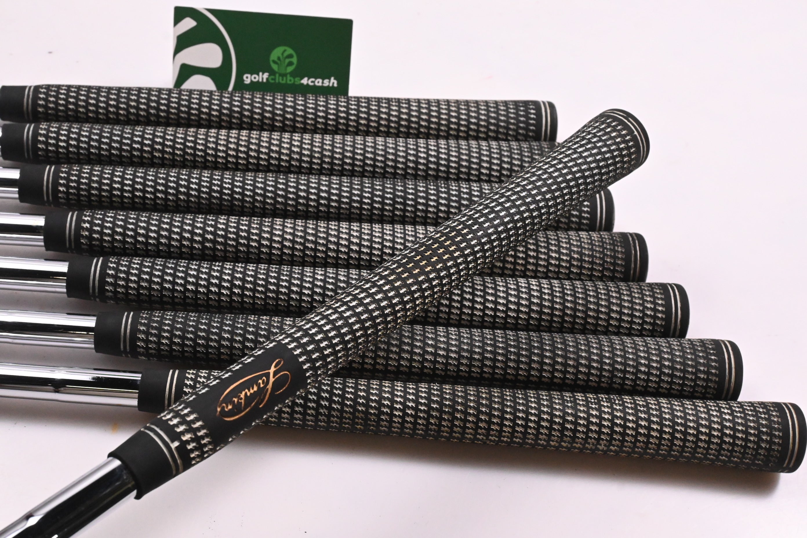 Titleist 690.CB Irons / 3-PW / Stiff Flex Dynamic Gold S300 Shafts