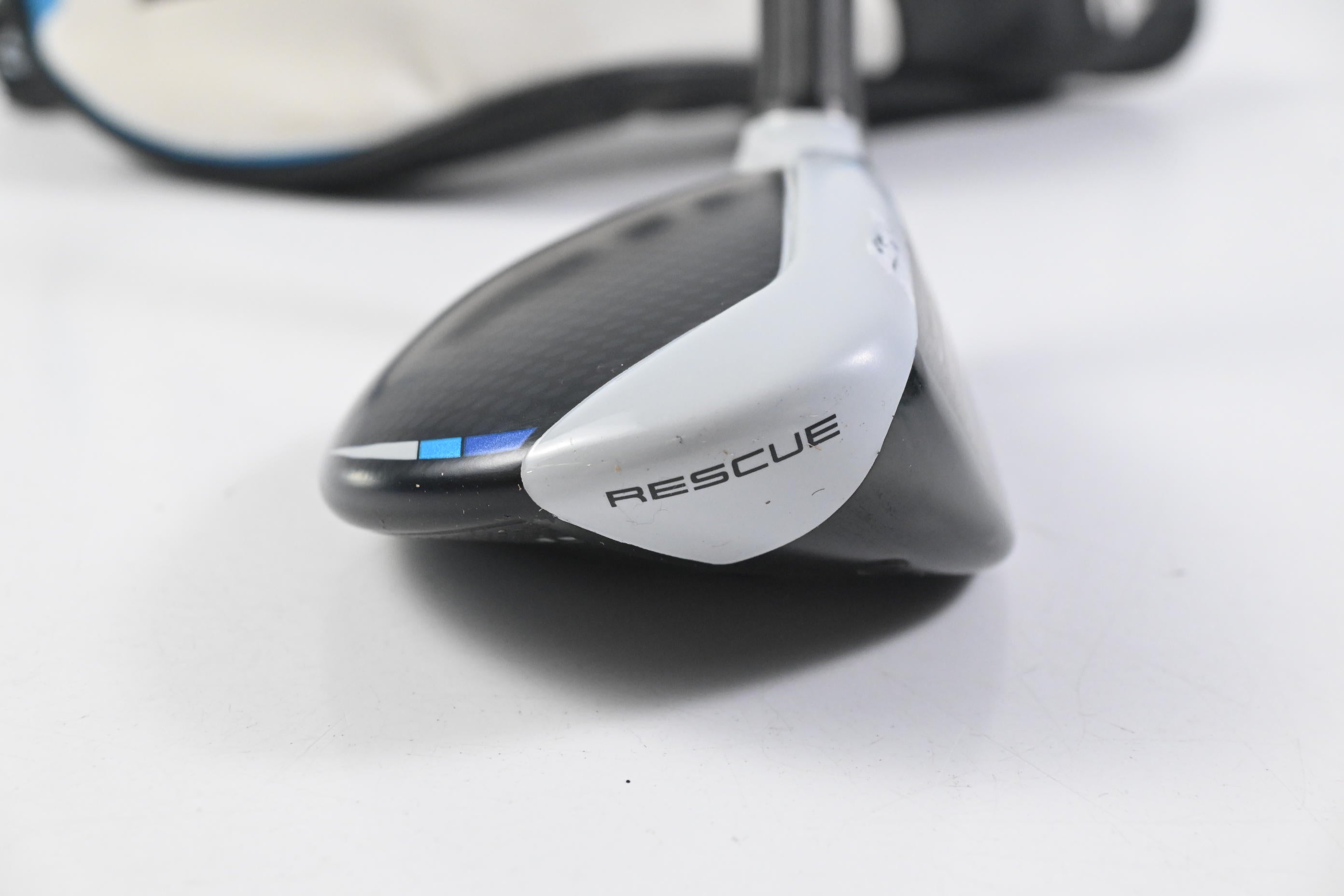 Taylormade SIM2 Max #4 Hybrid / 22 Degree / Regular Flex Fujikura Ventus Blue 6